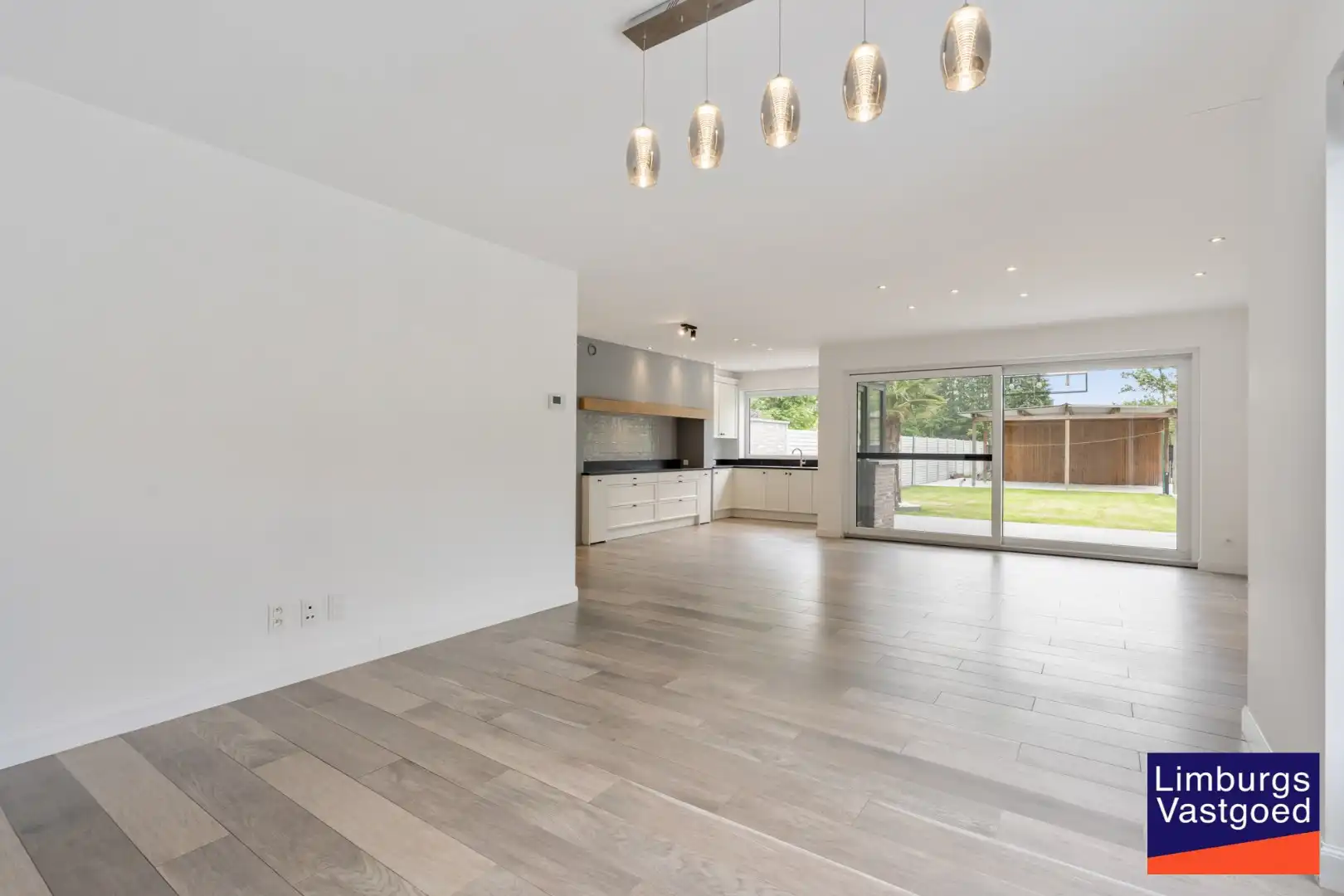 Exclusieve gezinswoning, 283m², 5 slpk, praktijkruimte op toplocatie foto 5