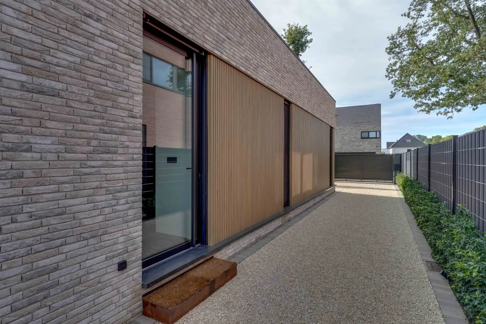 Luxe gelijkvloerse villa met zwembad & multifunctioneel poolhouse te Lanklaar foto 2