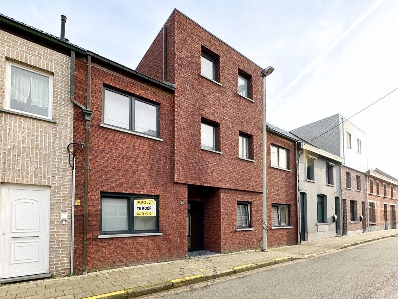 Instapklaar gelijkvloers appartement met tuin en garage in centrum Beveren foto {{pictureIndex}}