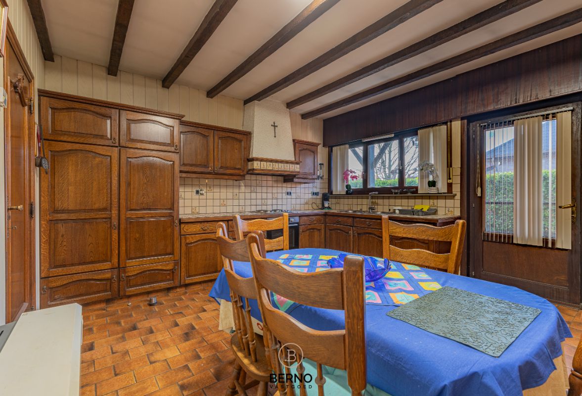 Te renoveren laagbouwwoning op 1.095m2 foto 7