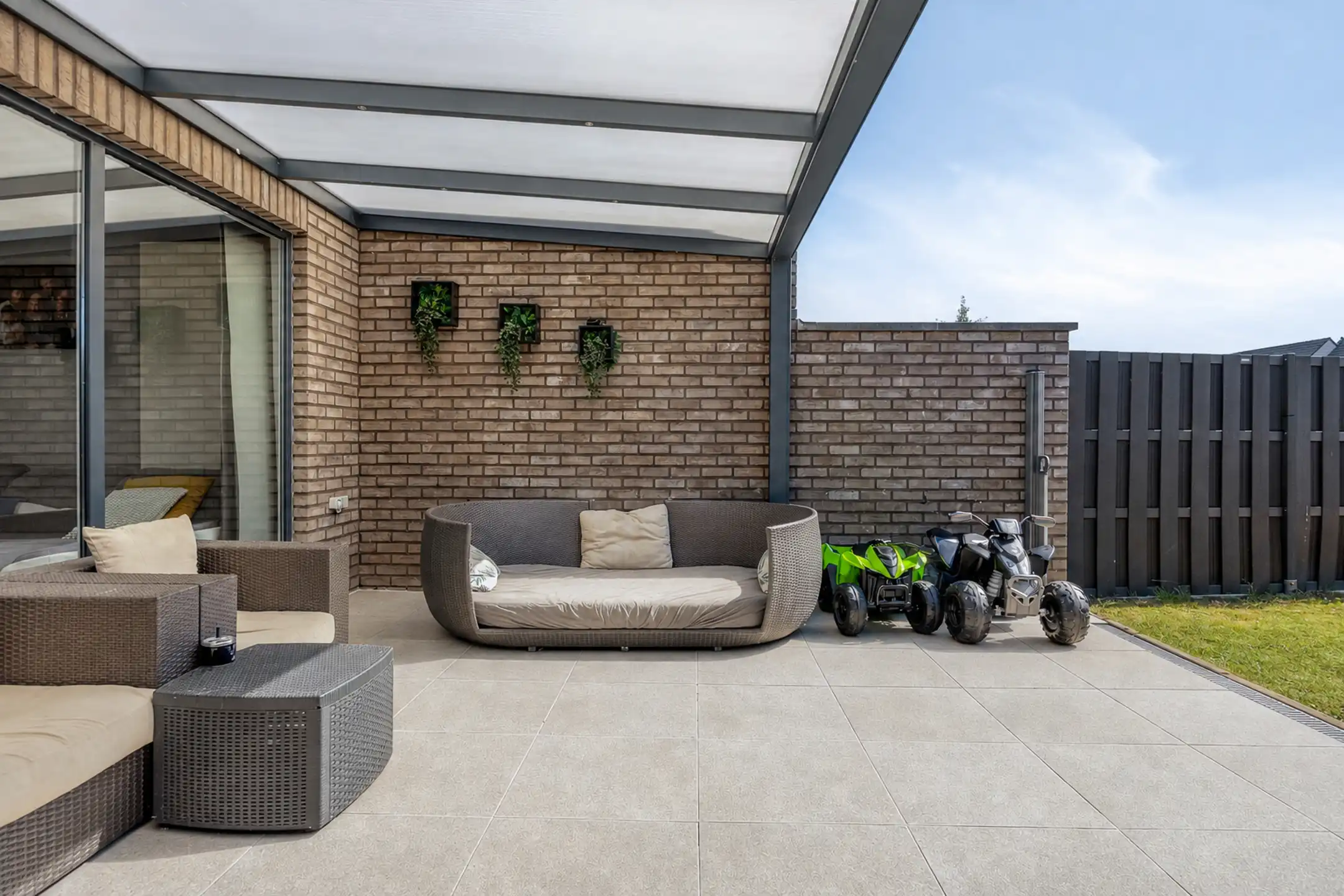 Ruime gezinswoning van 215 m² met vier à vijf slaapkamers en tuin foto 22