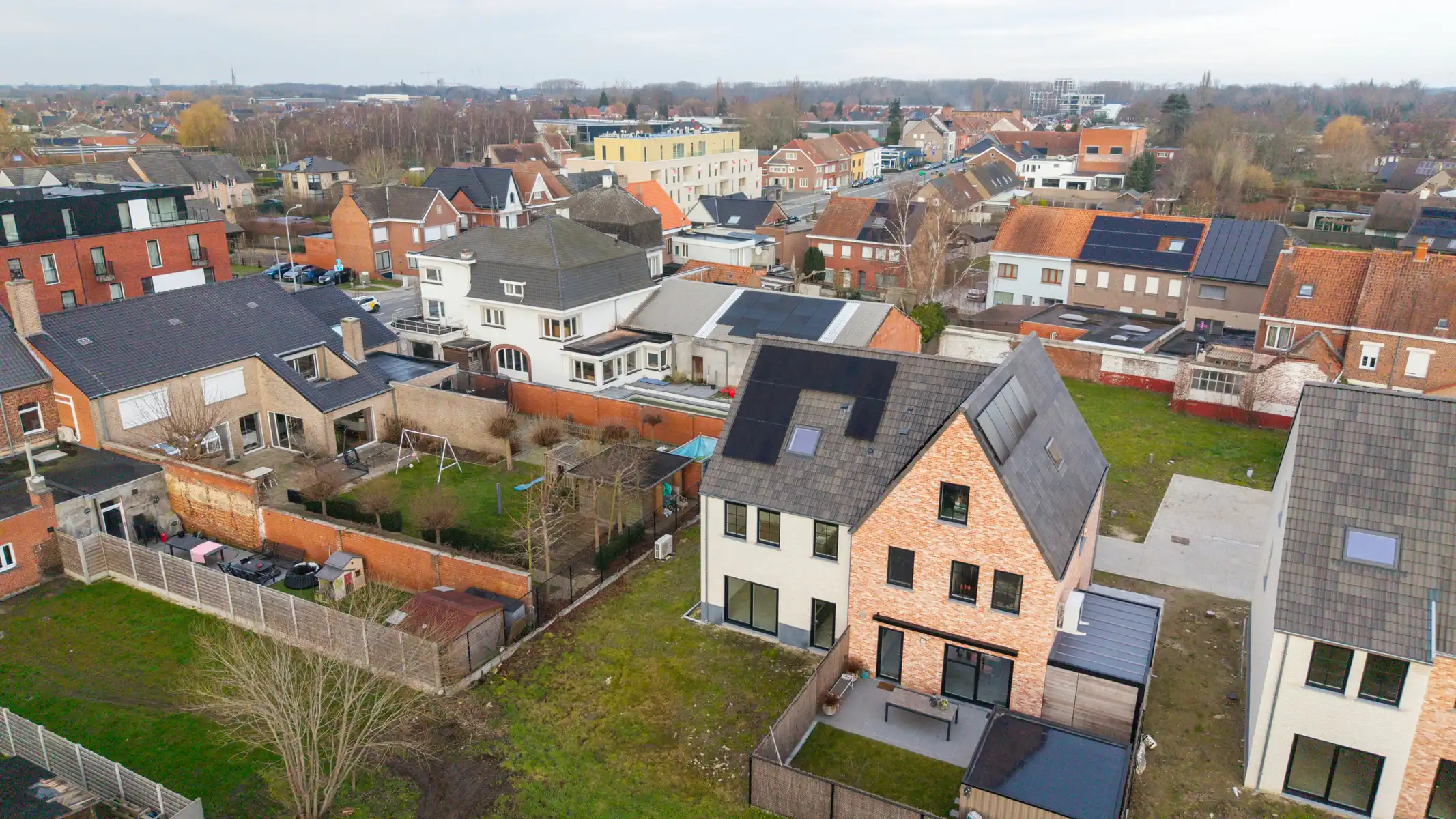 Landelijke, halfopen woning foto 16