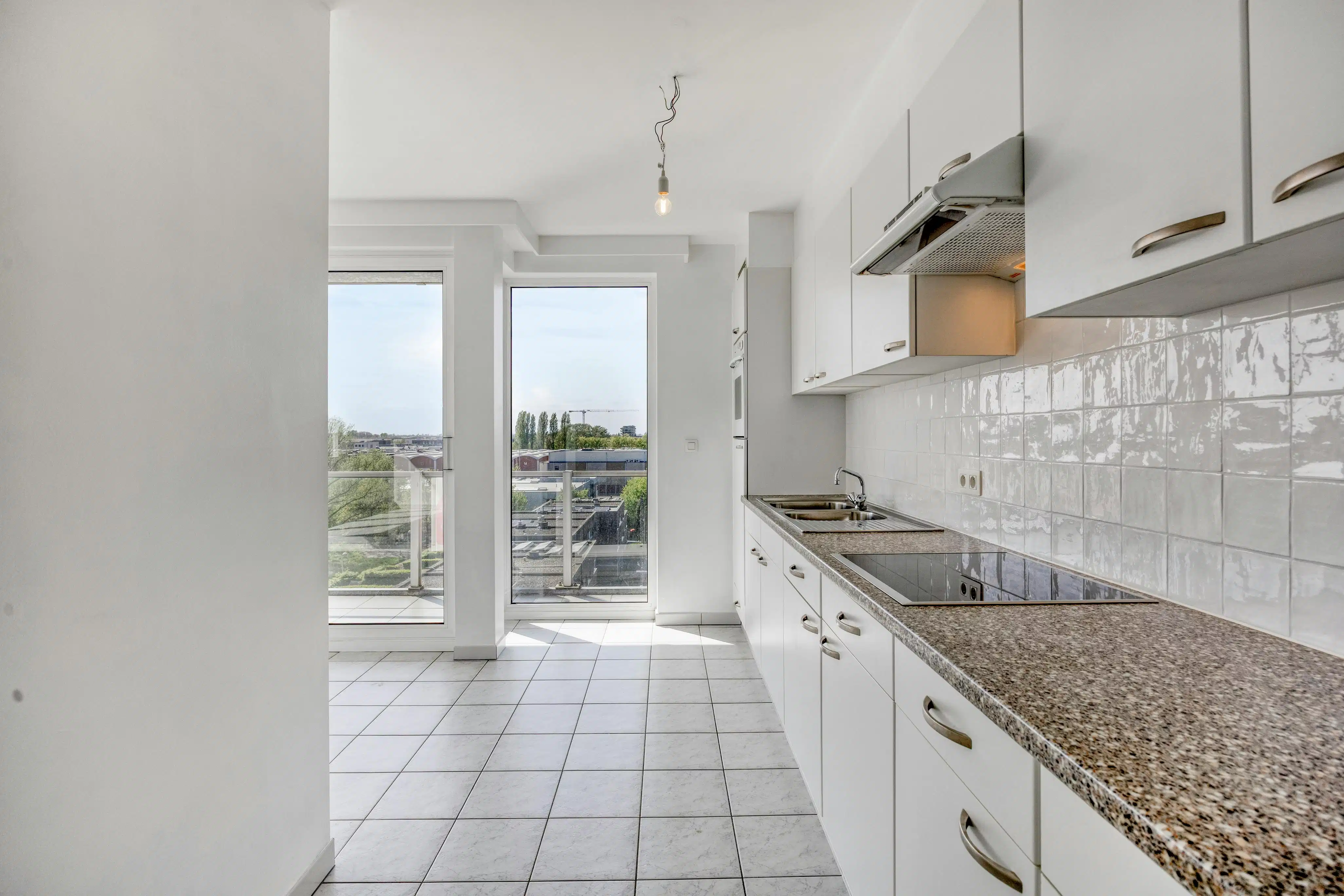Lichtrijk appartement met terras te koop op Linkeroever foto 8