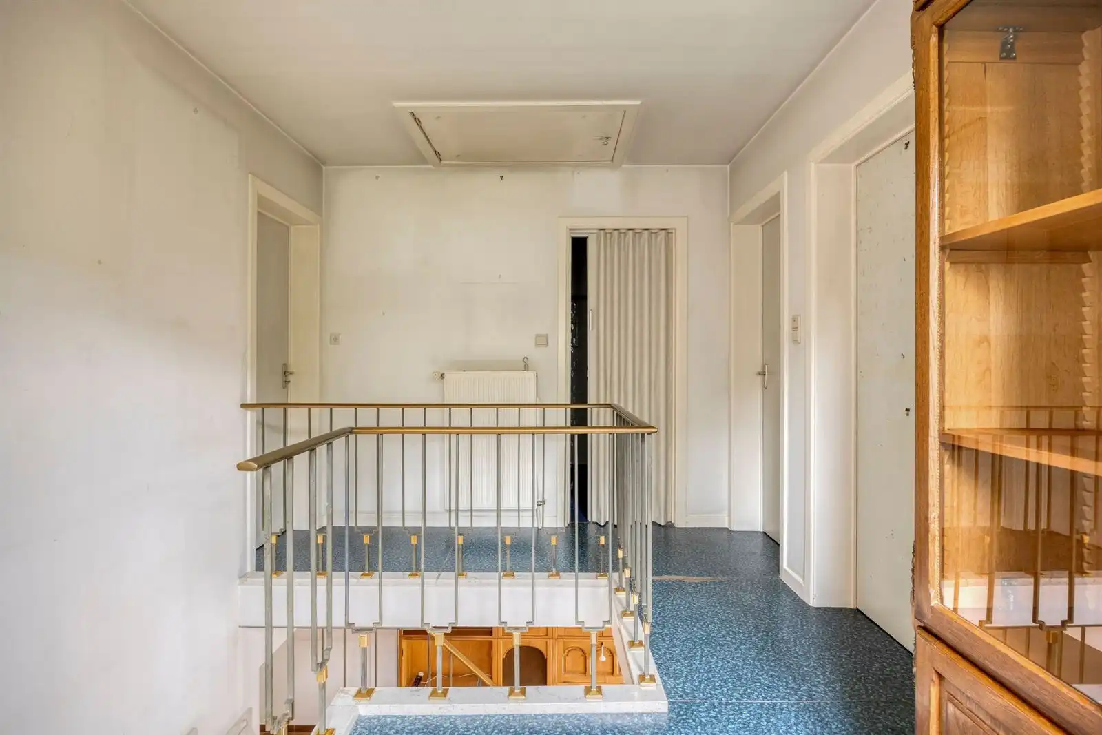 Ruime 3-gevelwoning met 4 à 5 slaapkamers, grote garage en dubbele straattoegang foto 9