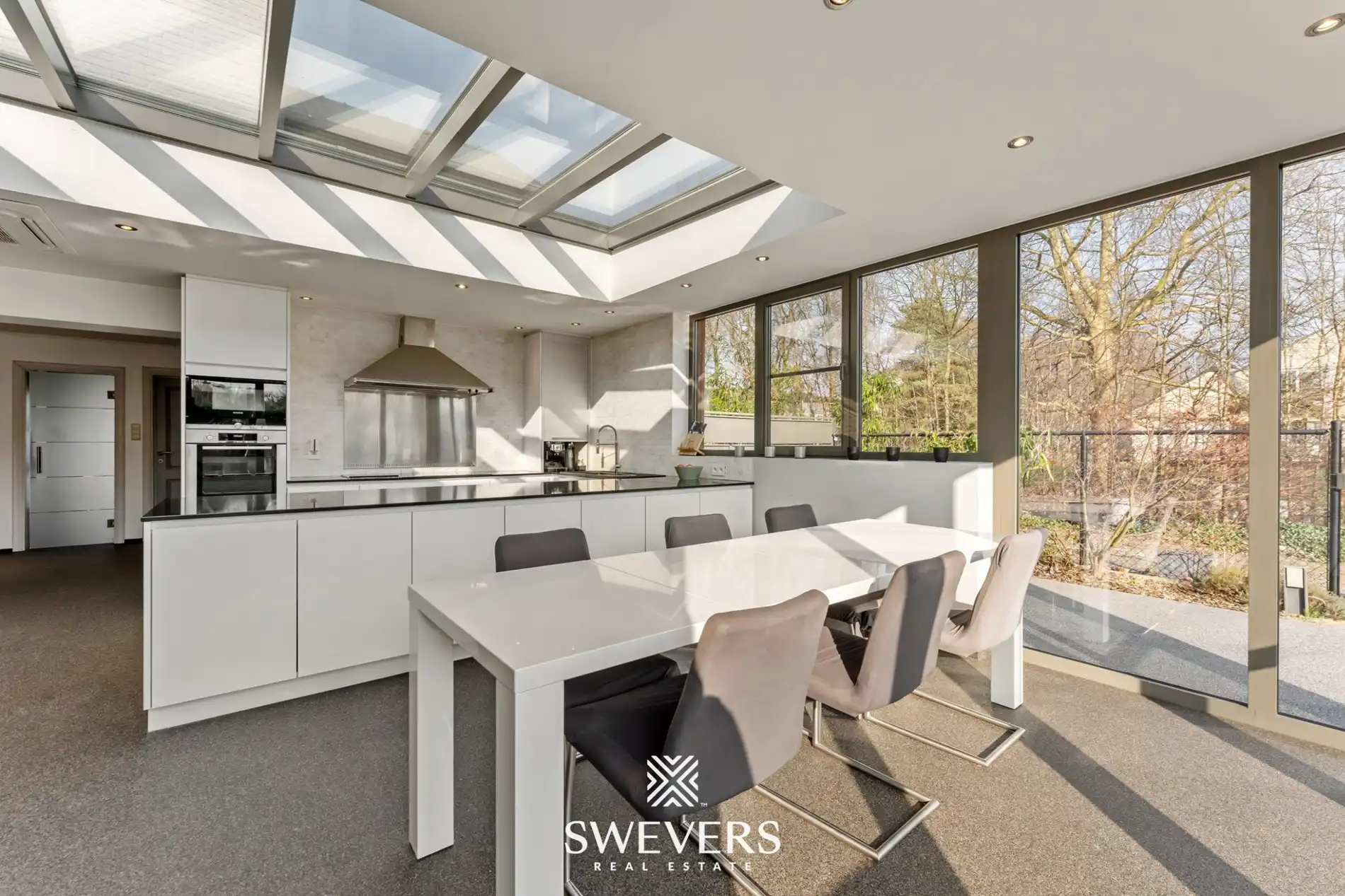 Ruime halfopen woning met zuidoostgerichte tuin en zwembad foto 13