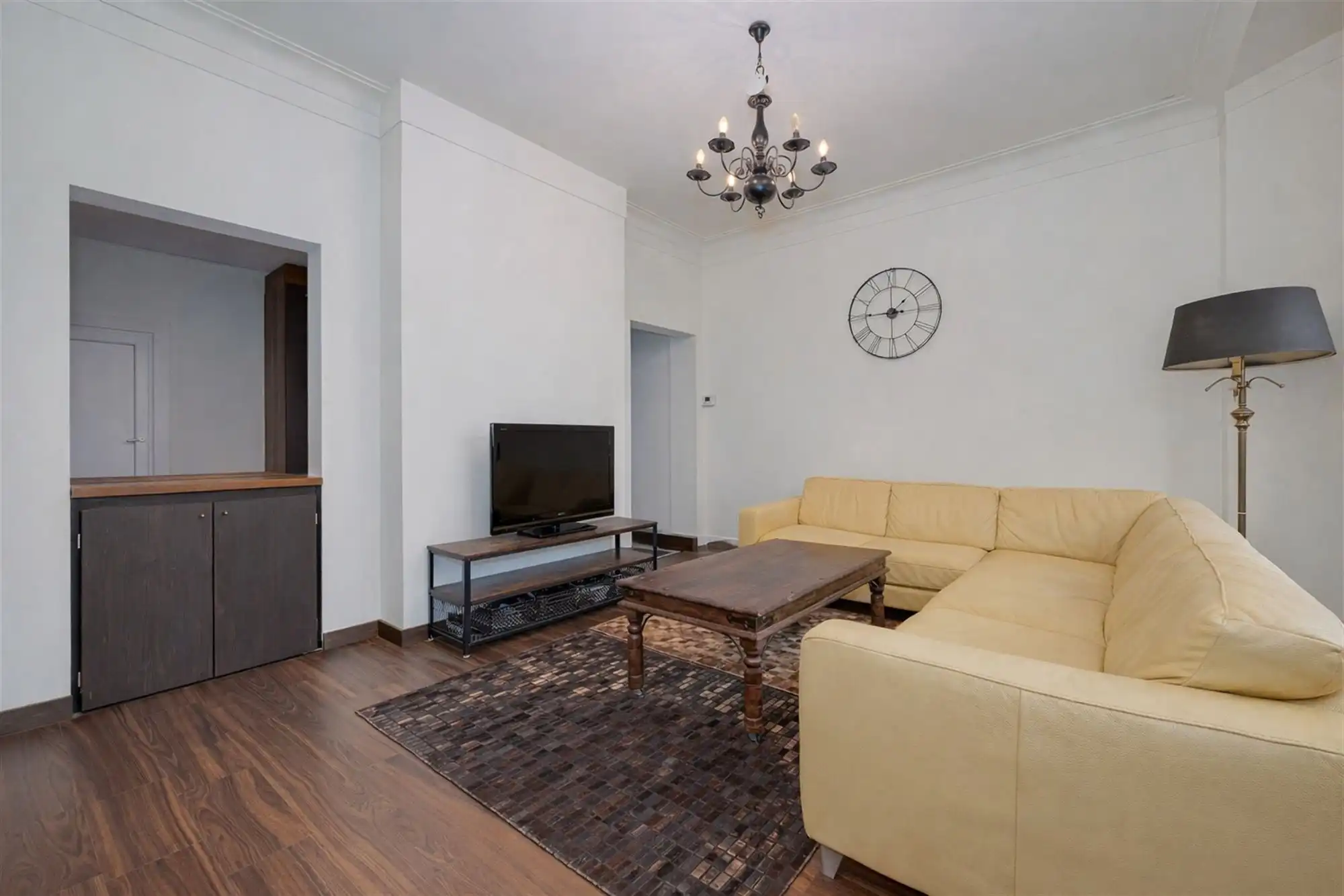 Perfect instapklaar appt met 2 slk + 2 badk vlakbij het Station foto 4