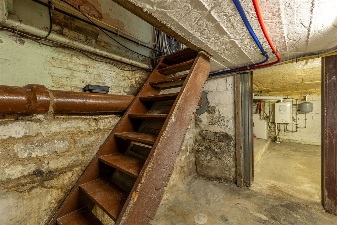 Gerenoveerde woning in rustige straat, 2 slaapkamers, ruime keuken, conforme elektriciteit en wandelroutes vlakbij. foto 26