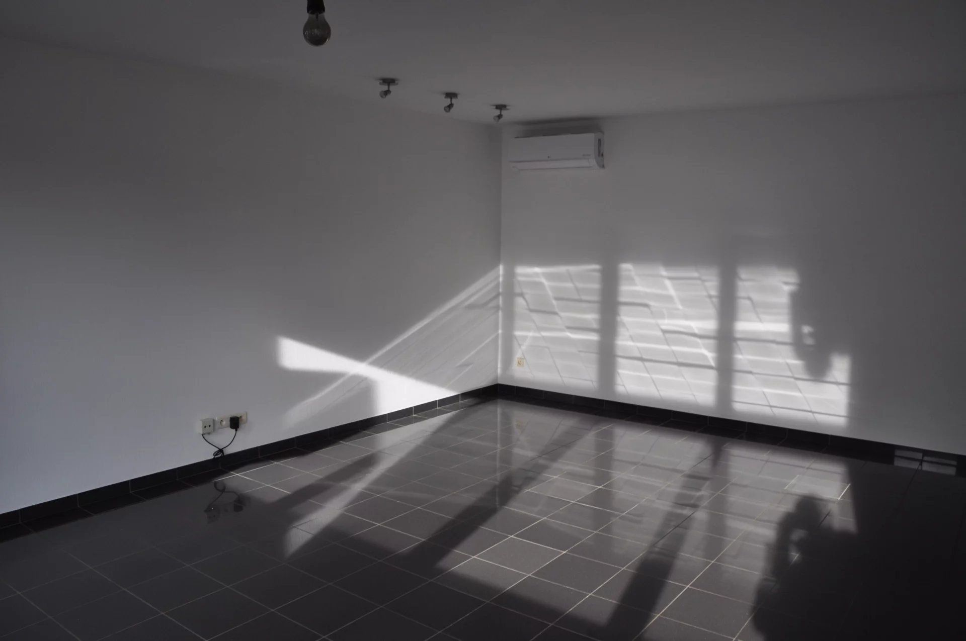 INSTAPKLAAR EN GEZELLIG DUPLEX-APPARTEMENT MET 2 SLPK'S NABIJ CENTRUM HASSELT foto 7