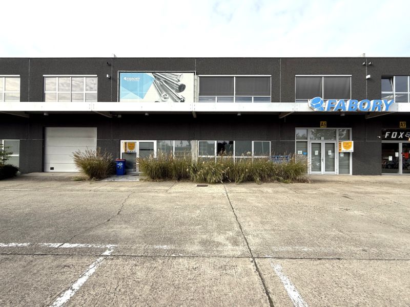 Moderne KMO-unit met magazijn en kantoorruimte in Mariakerke foto 15