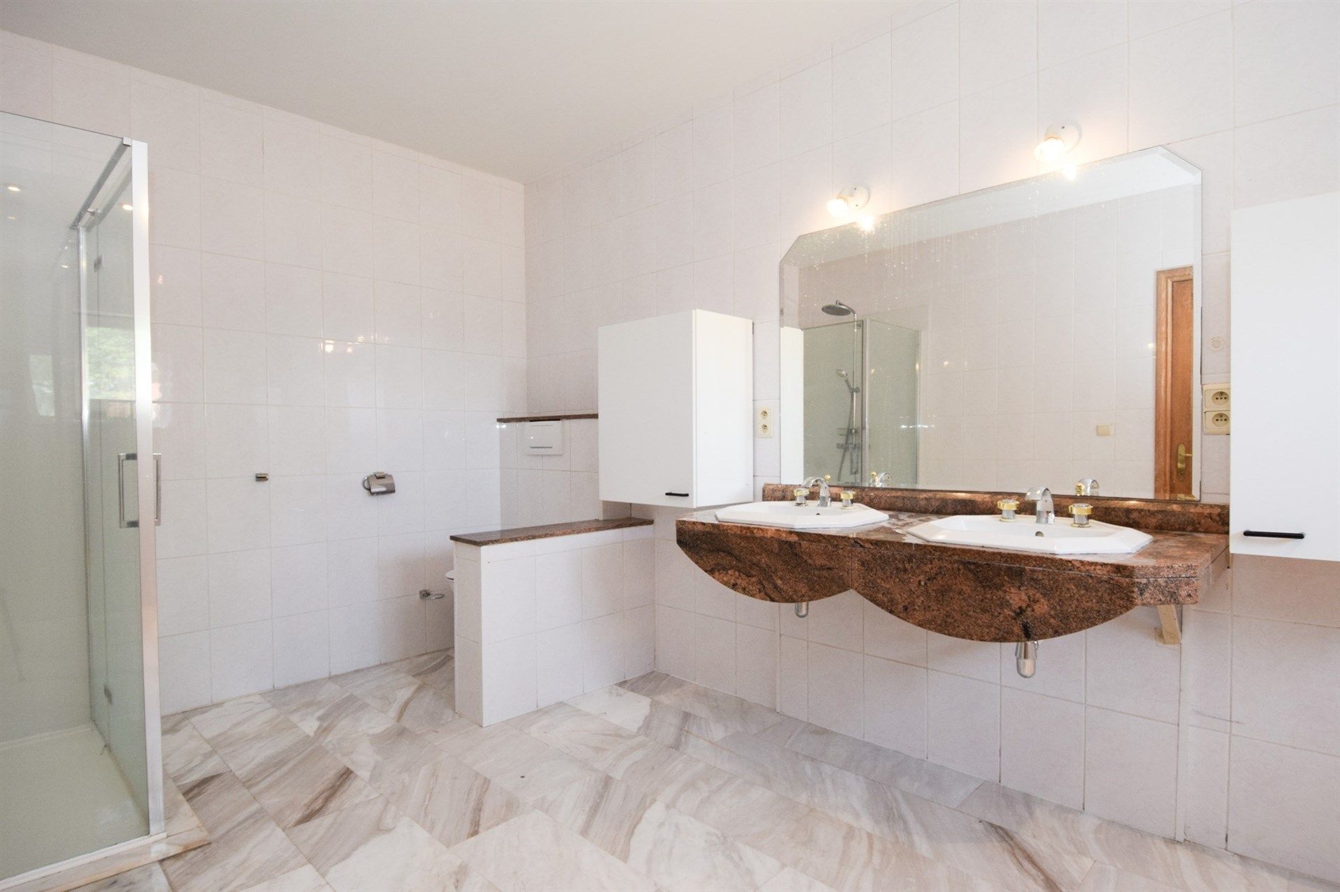 Ruime, op te frissen villa woning op een mooi perceel van 1.583m² foto 8