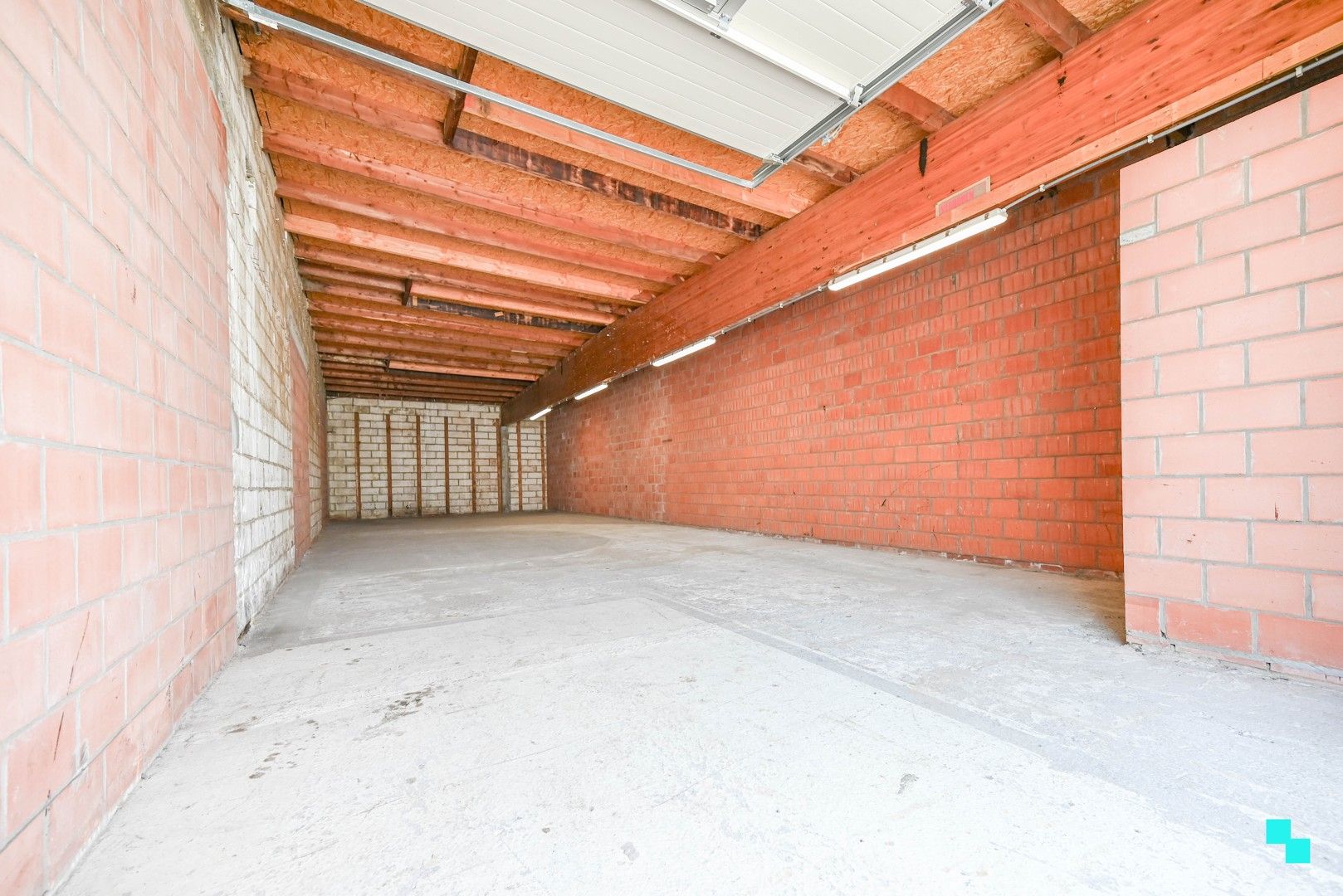 Loods van ca. 105 m² op goede locatie in Ledegem foto 4