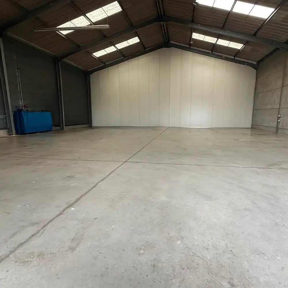 Loods van 360m² op toplocatie in Lanaken, te huur! foto 6