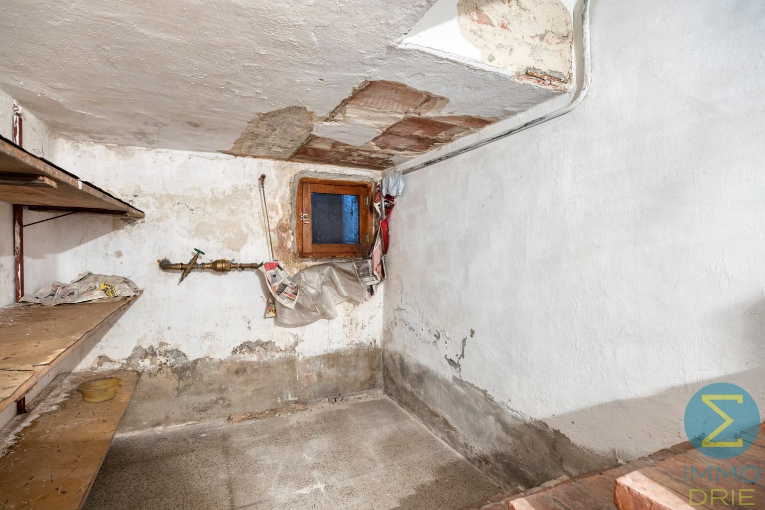 Rustig gelegen te renoveren woning met 3 slpks op 855 m² foto 16