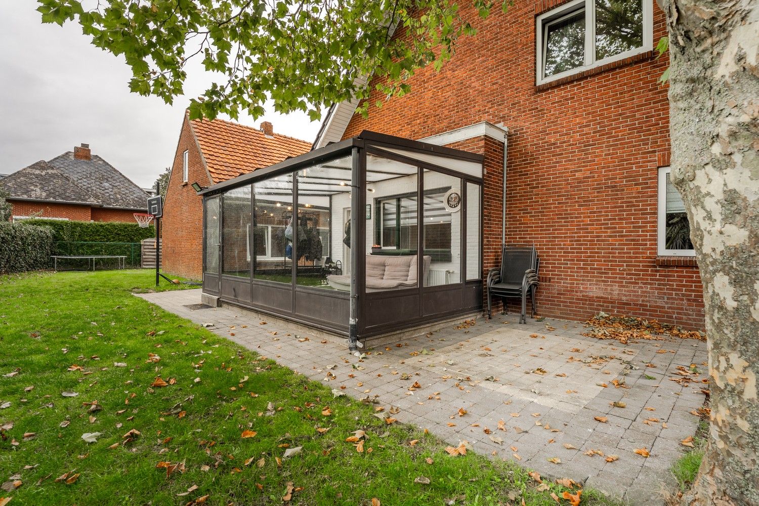 Charmante instapklare gezinswoning met garage op 478 m² grond in hartje Pelt foto 2