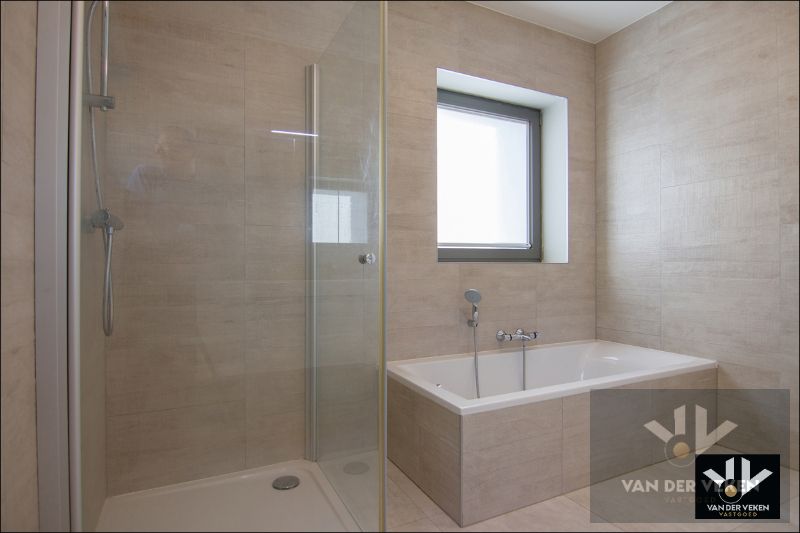 Moderne Gezinswoning aan de rand van de natuur foto 24