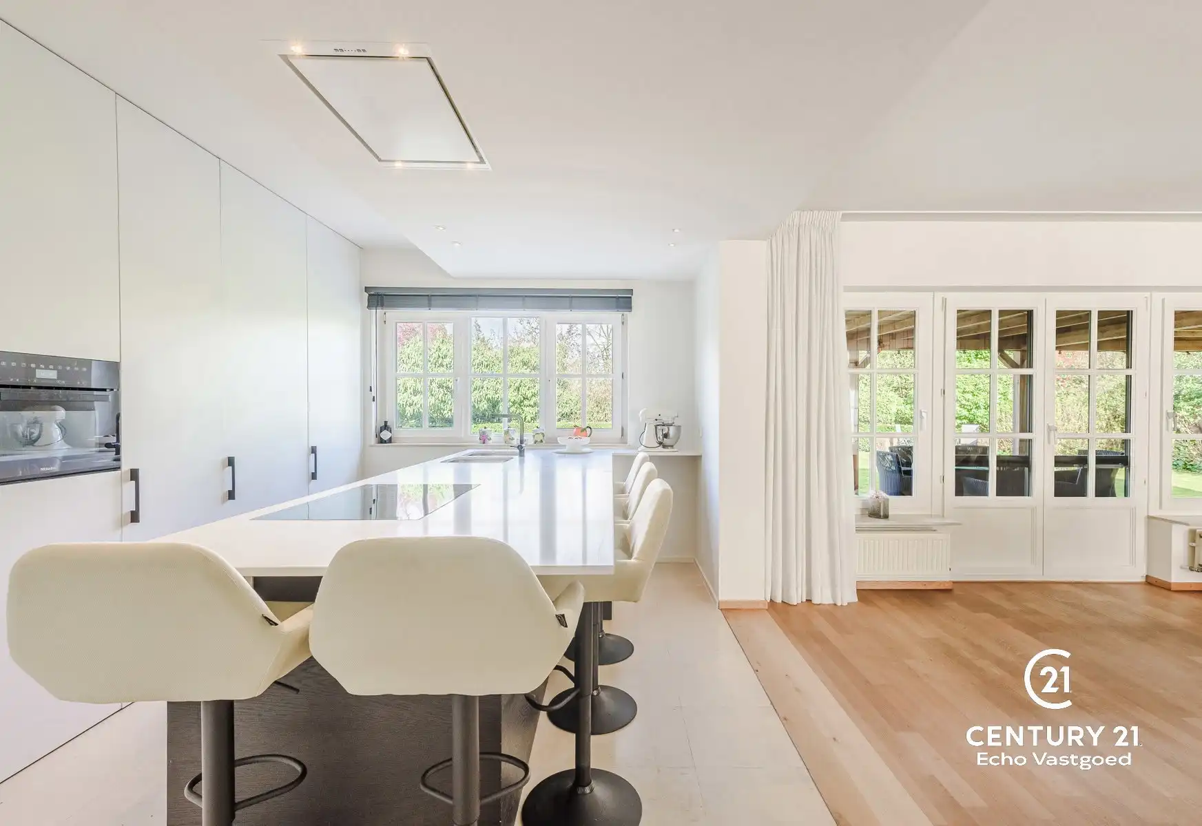 Ruime, gerenoveerde, energiezuinige villa met zwembad foto 11