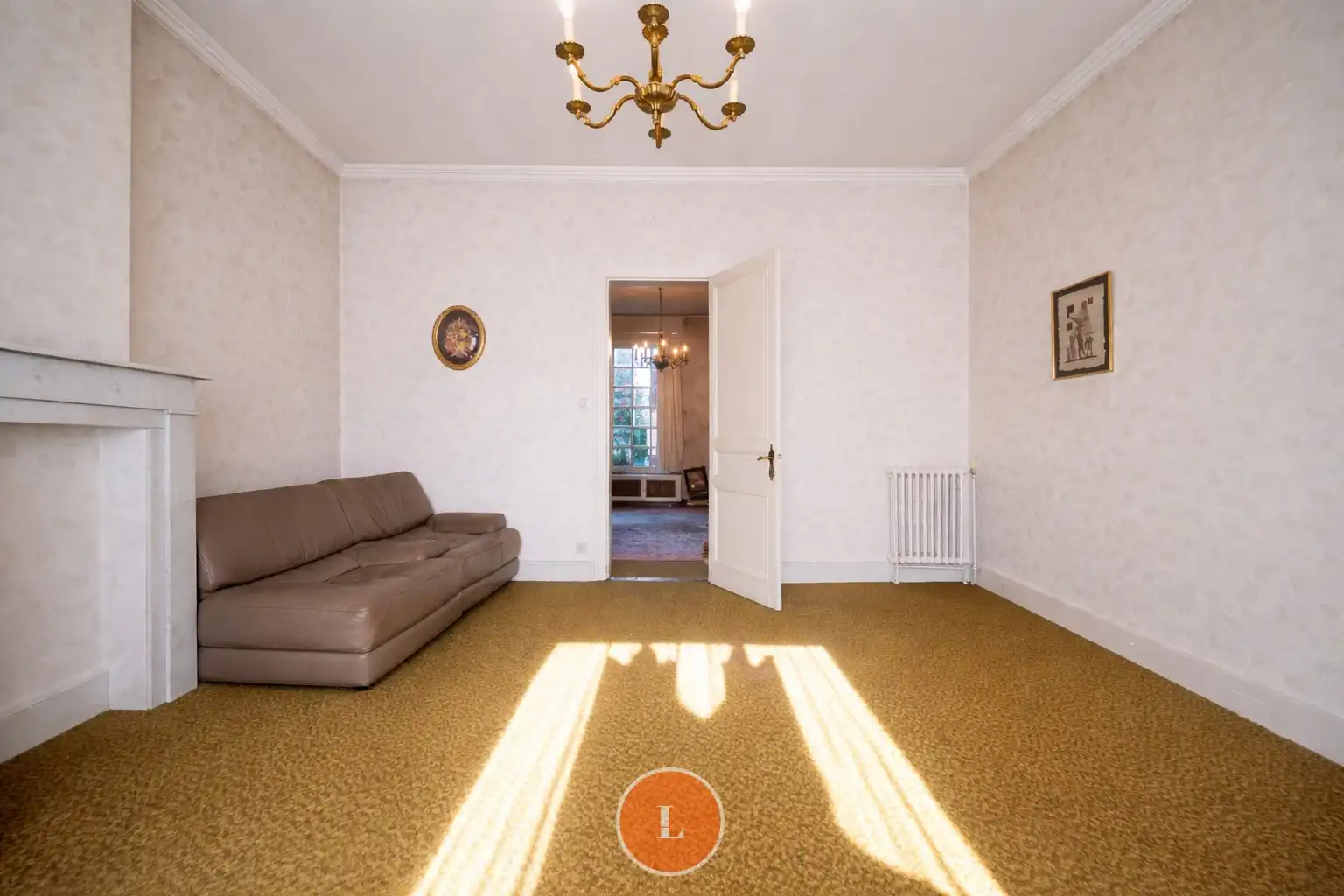 Karaktervolle te renoveren woning foto {{pictureIndex}}