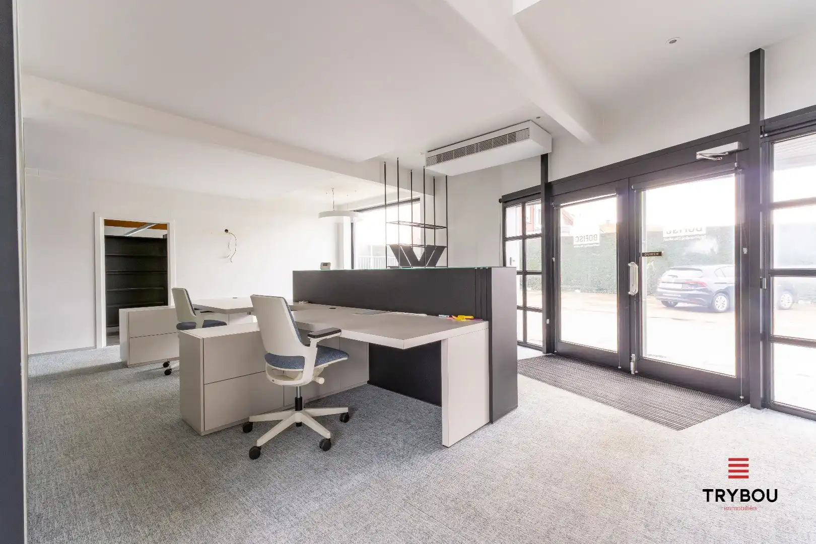 Groot kantoorgebouw op toplocatie te Ieper foto 5