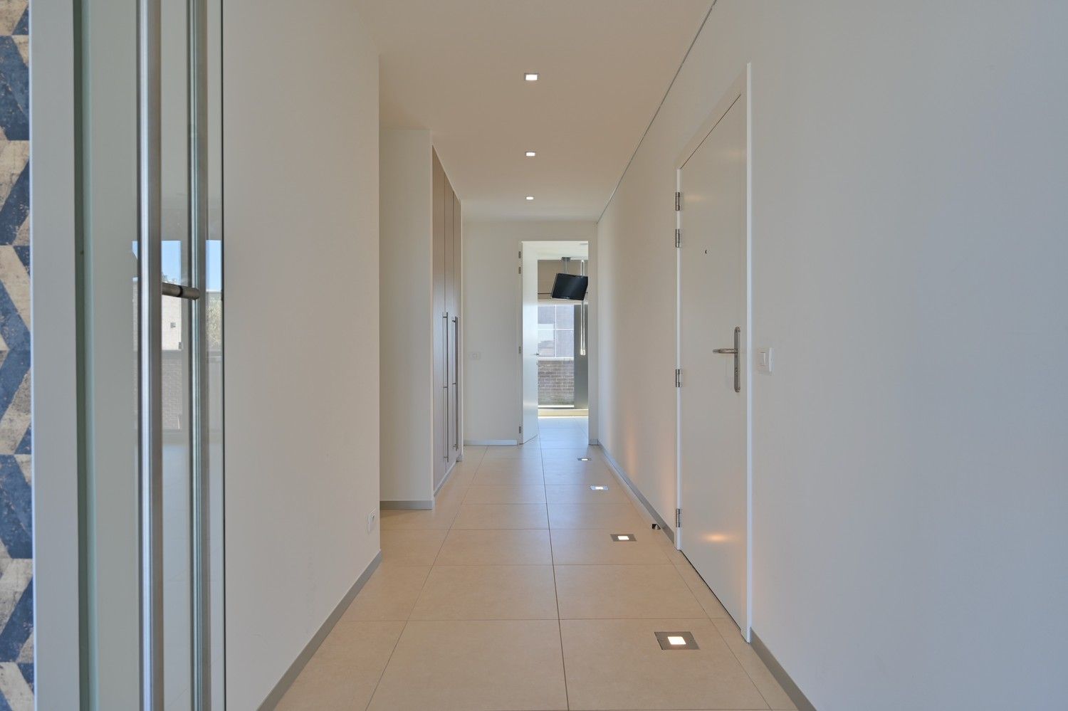 Schitterend penthouse van 185 m² gelegen op de 2de verdieping van een exclusieve residentie "Park Oud Rekem" in hartje Oud-Rekem te Lanaken. foto 14