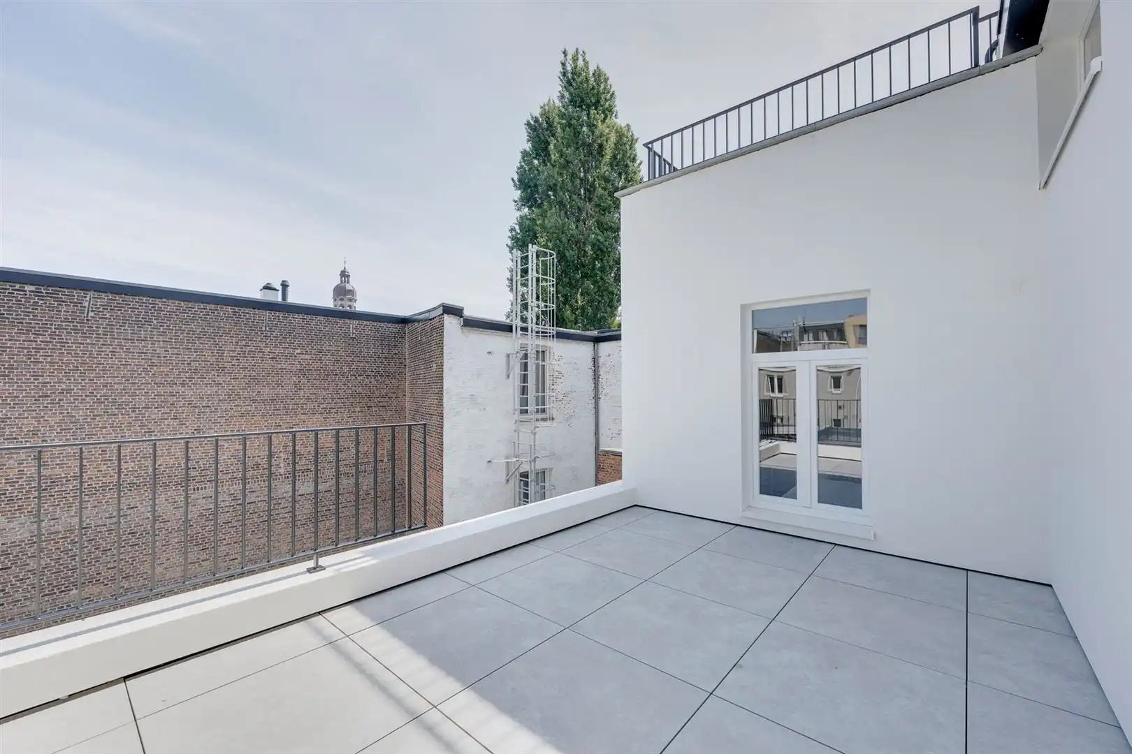 Appartement met terras en Parijse flair in Sint-Andries foto 7