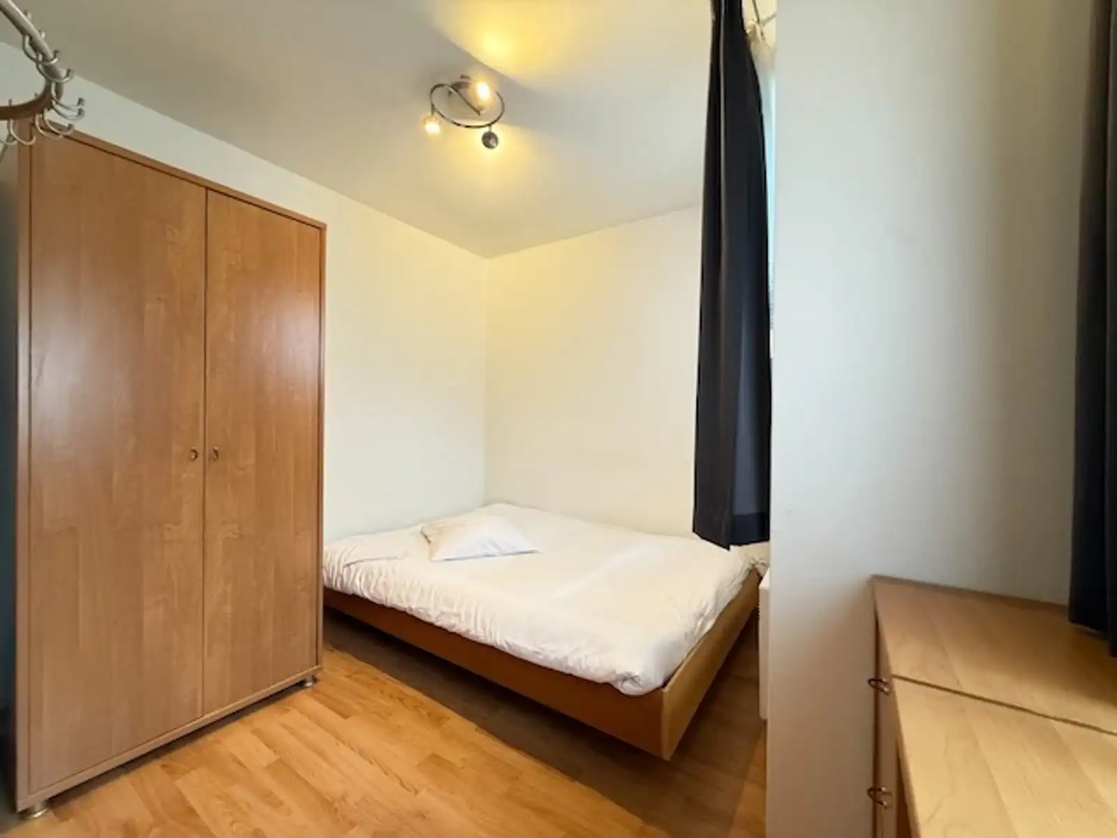 Gemeubelde studio met één slaapkamer foto 5