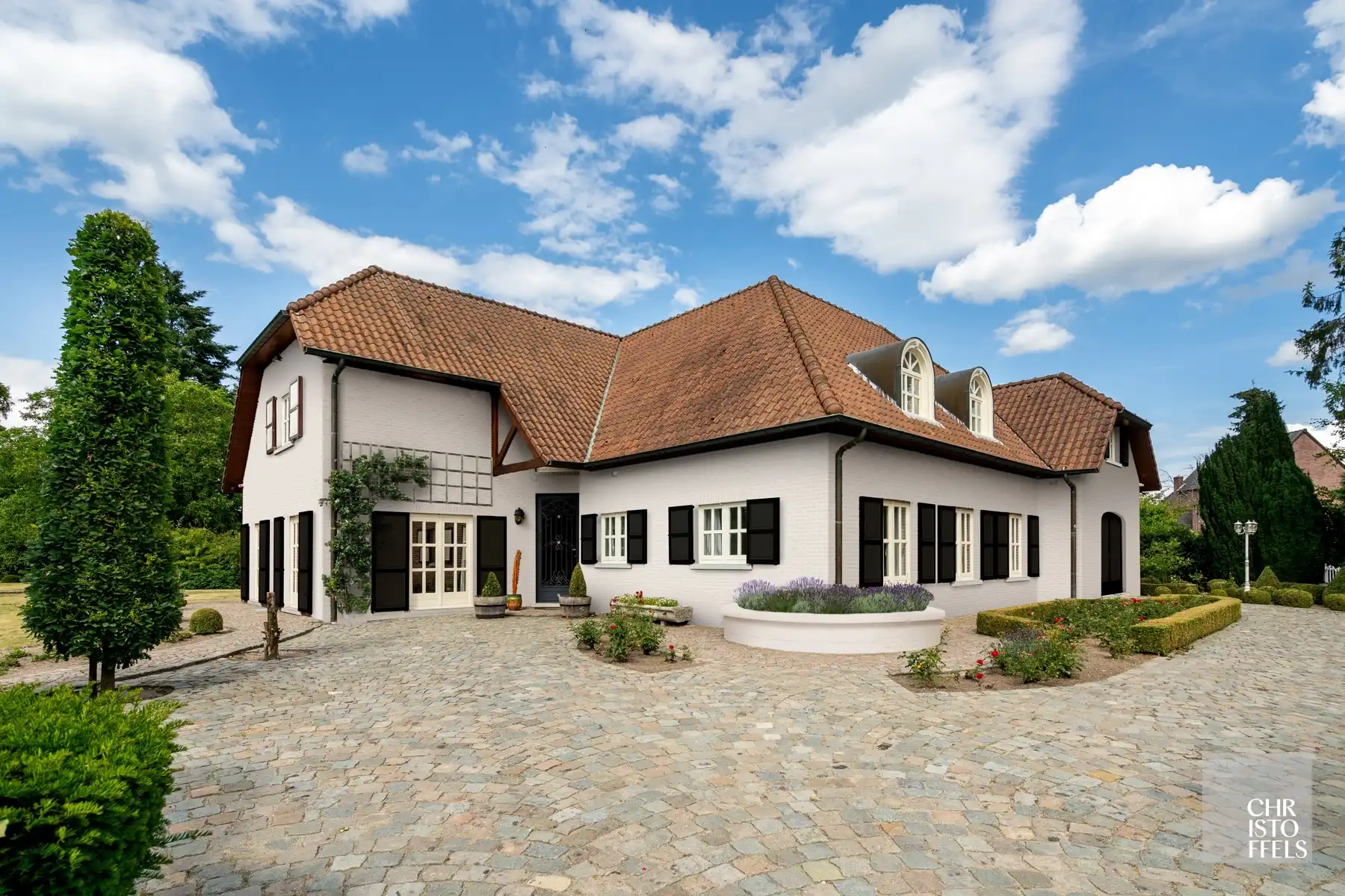 Riante en verzorgde villa van 694m2 op 1ha 00a 18ca! foto 8