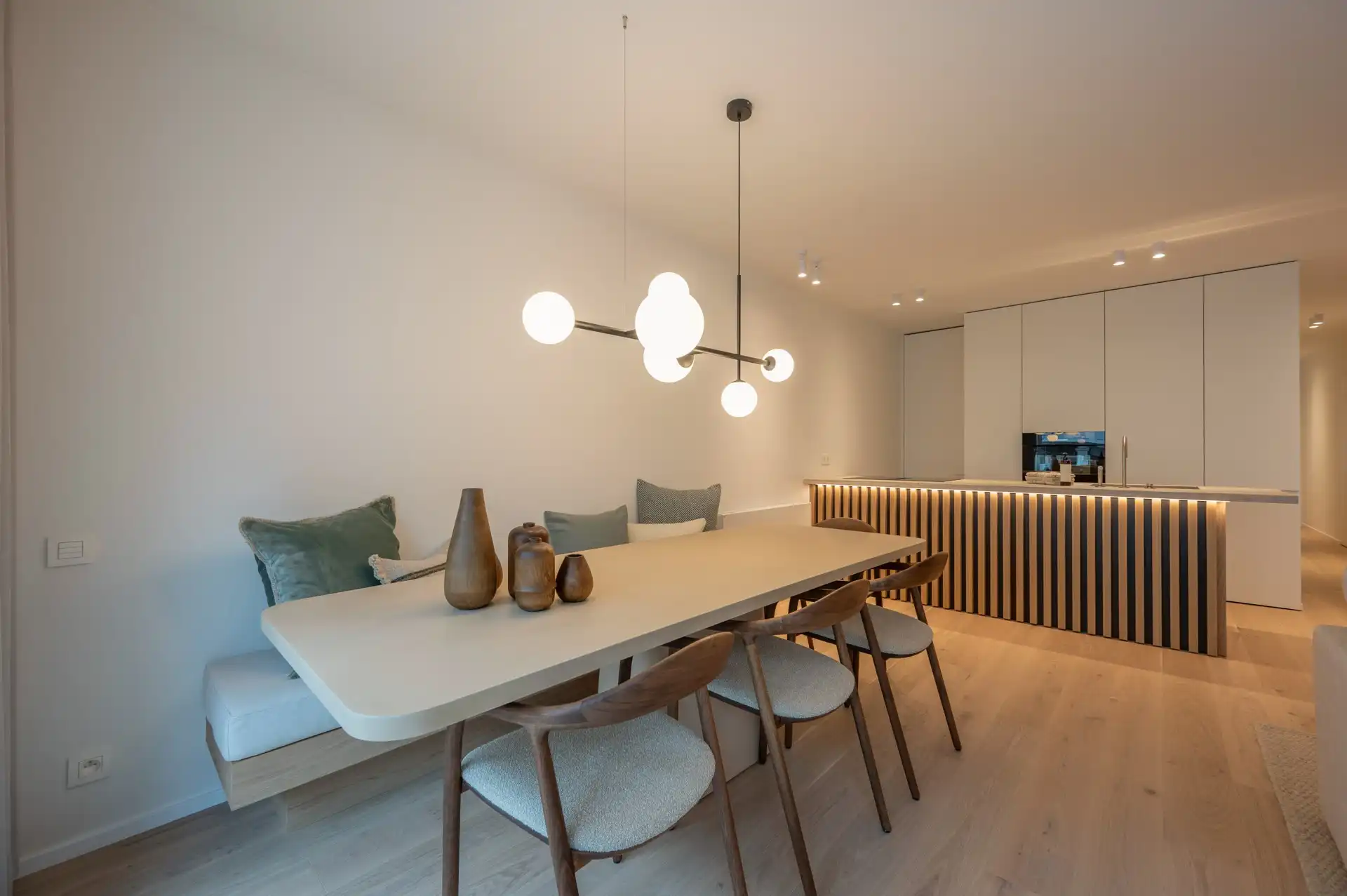 Prachtig gerenoveerd appartement met zuidwesten oriëntatie gelegen in het centrum van Knokke, vlakbij de Dumortierlaan foto 11