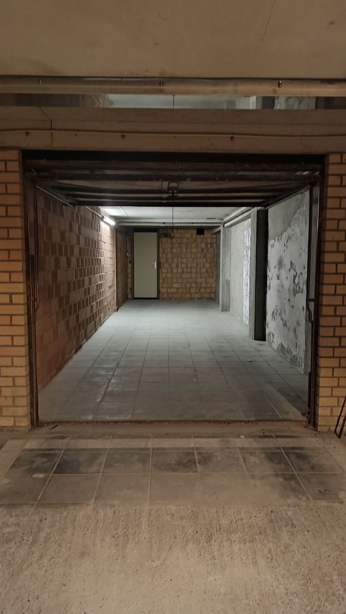 GARAGEBOX TE HUUR foto {{pictureIndex}}
