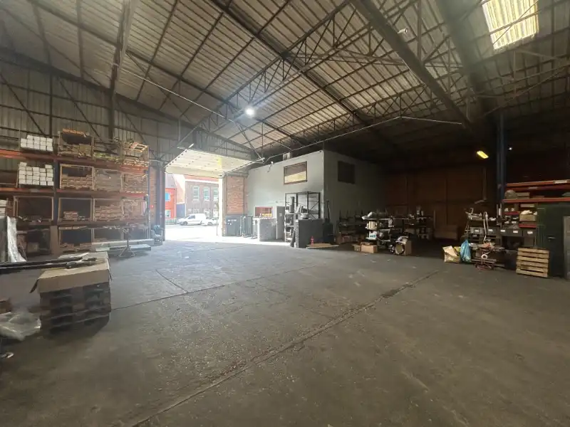Ruim industrieel magazijn van ca. 6.900 m² met parkeerfaciliteiten foto 14