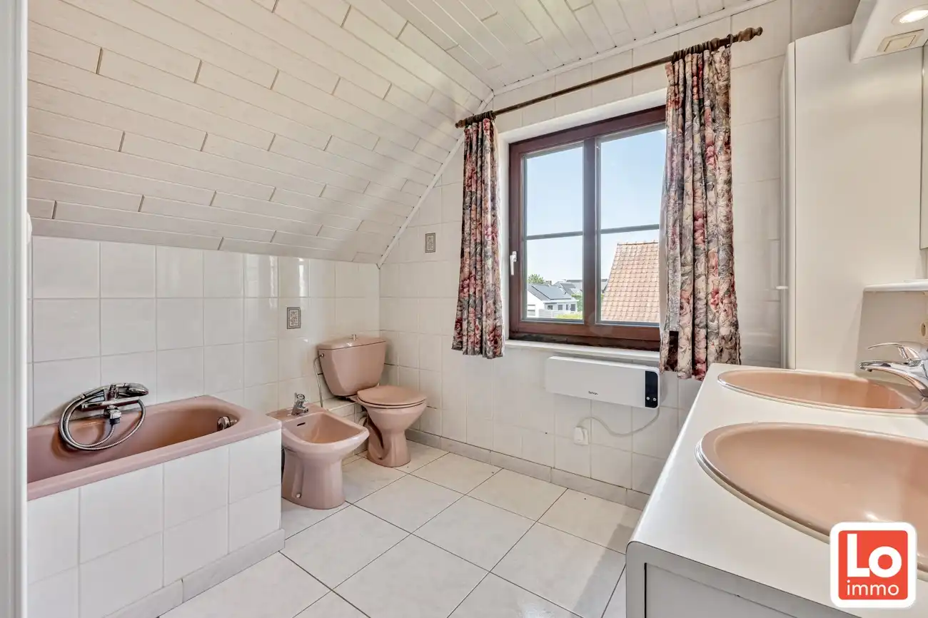 Charmante woning met zuid gerichte tuin in rustige buurt van Lochristi foto 12