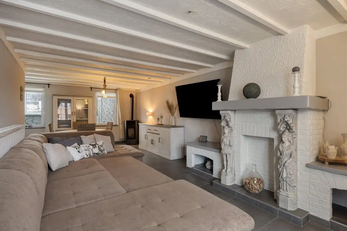 Ruime gezinswoning met grote tuin in het landelijke Opheers foto 3