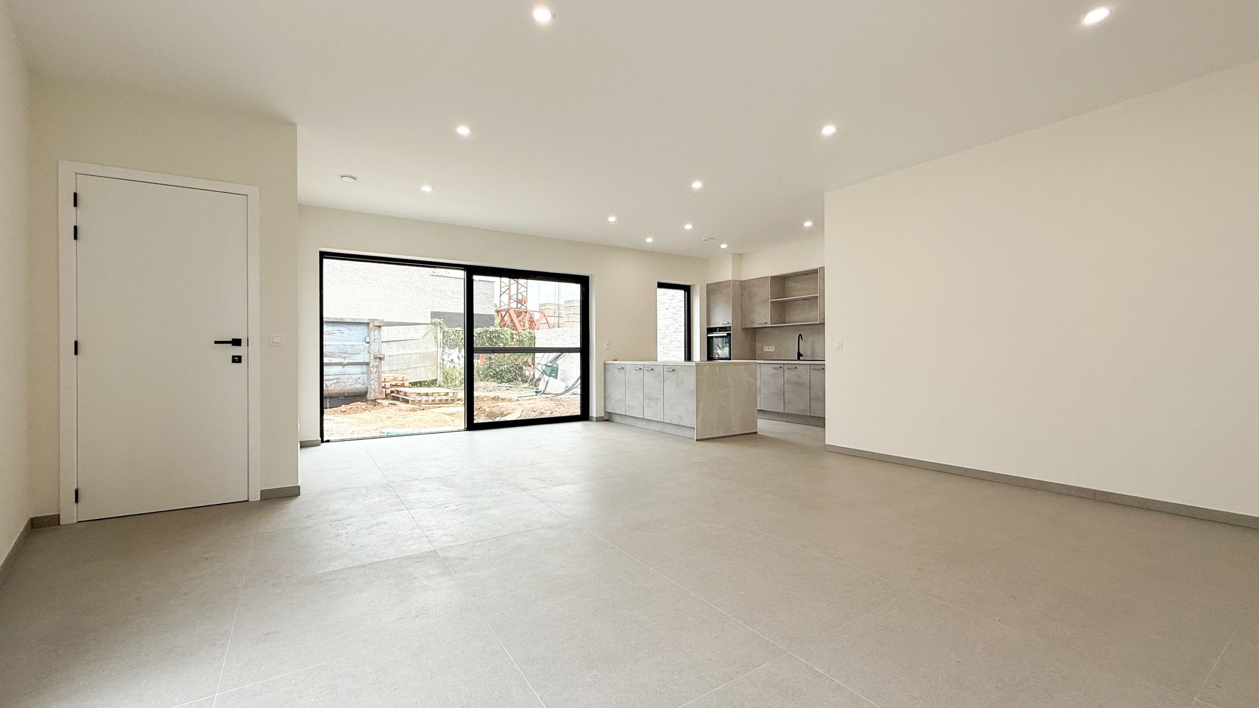 Nieuwbouwappartement met 3 slaapkamers en tuin! foto 31