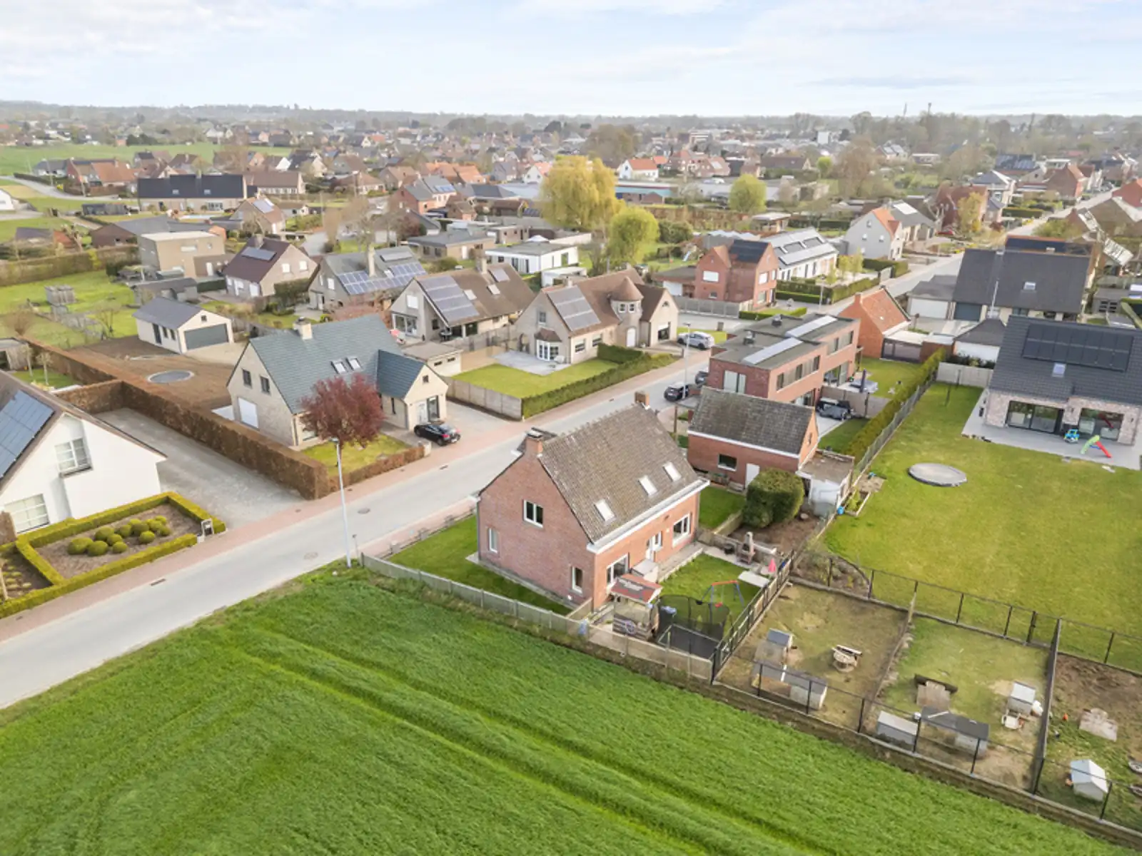 Rustig gelegen alleenstaande woning met tuin en garage. foto 6