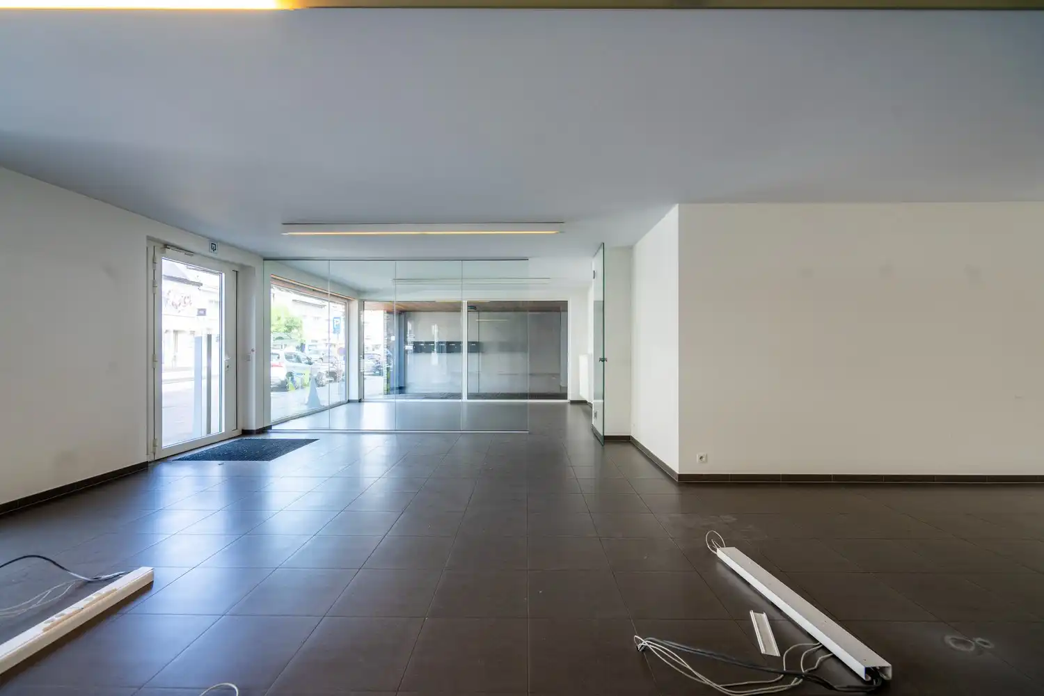 VEELZIJDIGE HANDELSRUIMTE foto {{pictureIndex}}