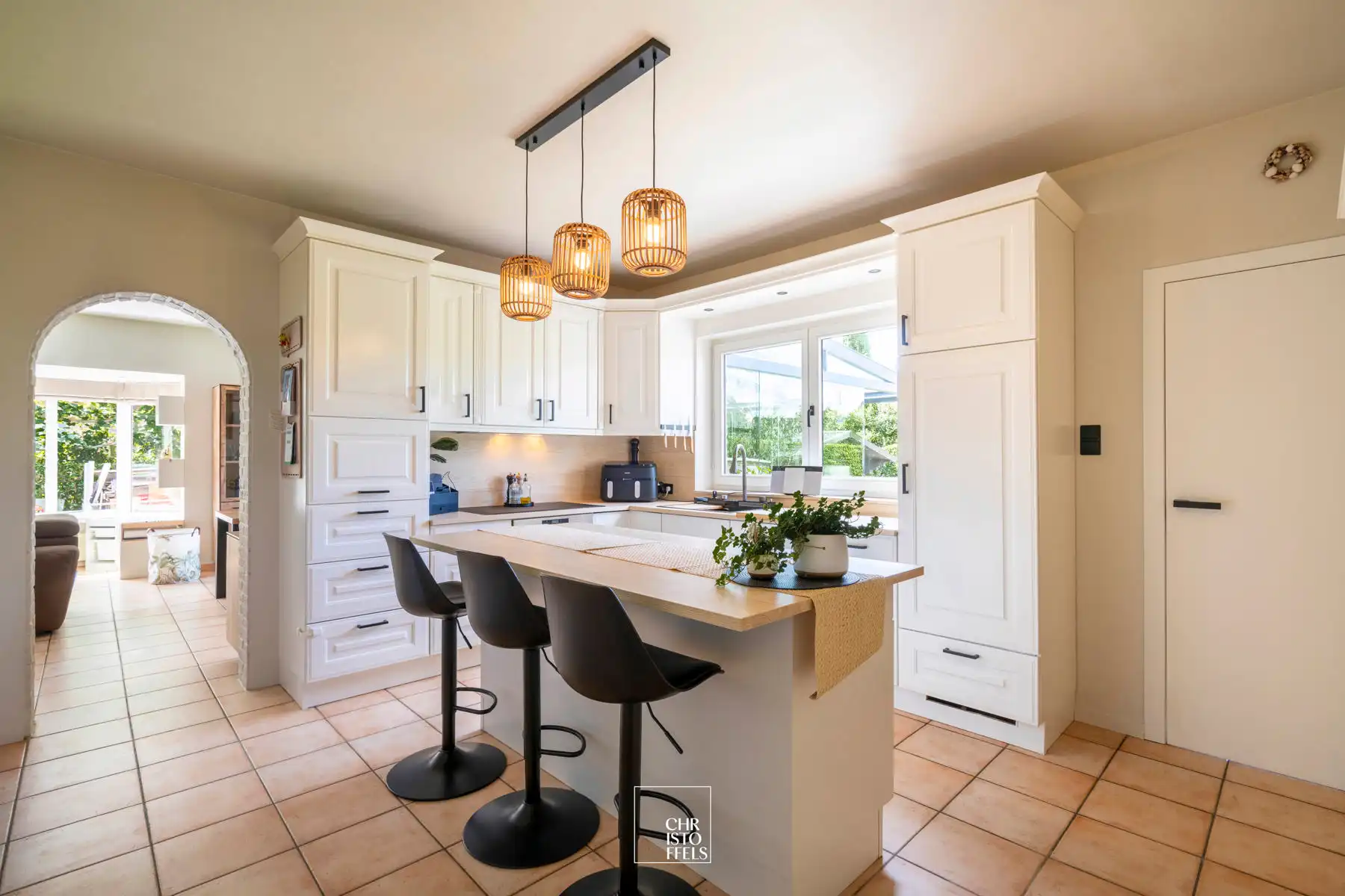 Instapklare gezinswoning (199m²) in gegeerde buurt te Lanaken!  foto 3