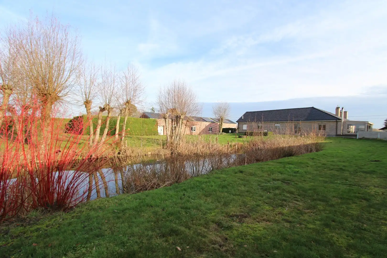 Landelijk gelegen woning met loods foto 25