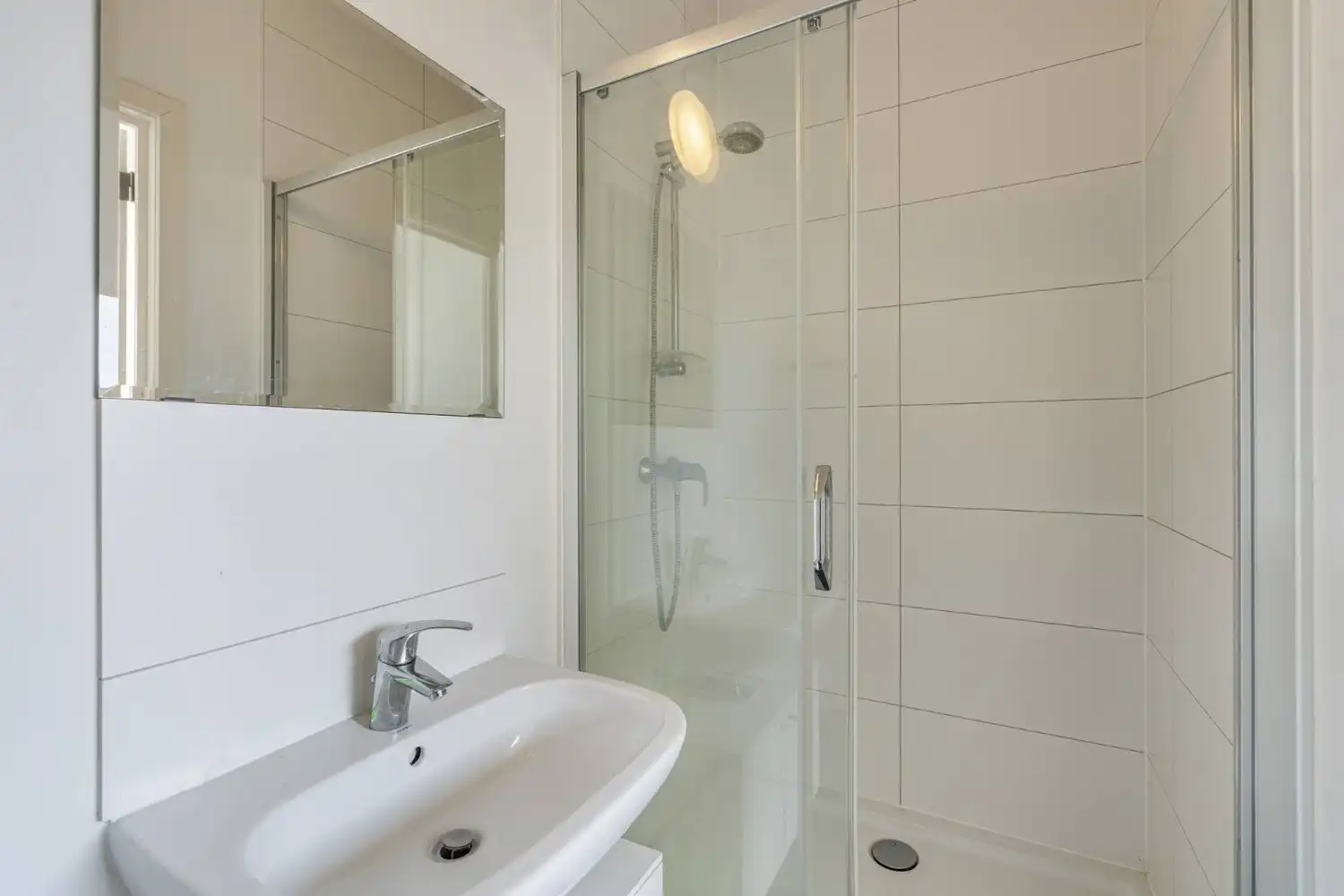 Recente studentenkamer met eigen sanitair in het luxueuze Ramberghof te centrum Leuven! foto 10