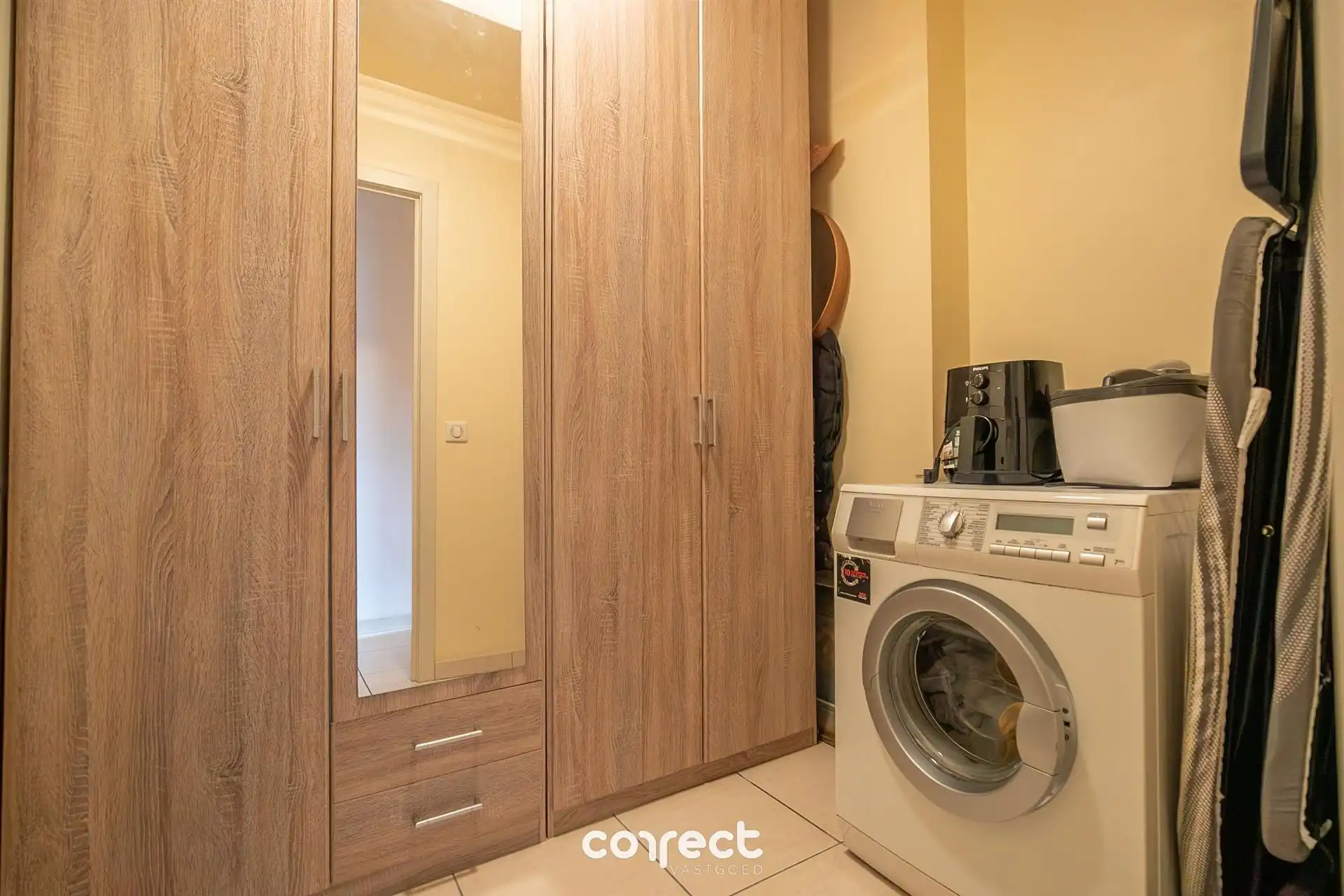 Centraal gelegen, recent , instapklaar gemeubeld appartement met 2 terrassen. foto 5