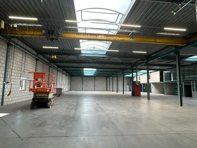 BEDRIJFSPAND MET CONCIERGEWONING foto 62