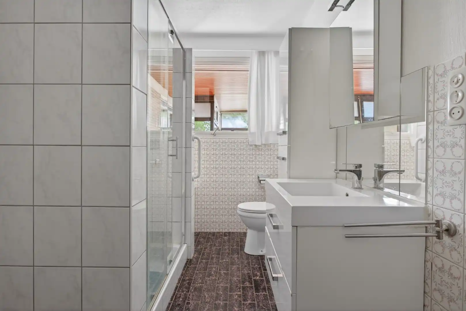 Ruime gelijkvloerse woning met veel potentieel op rustige ligging in Mol foto 30