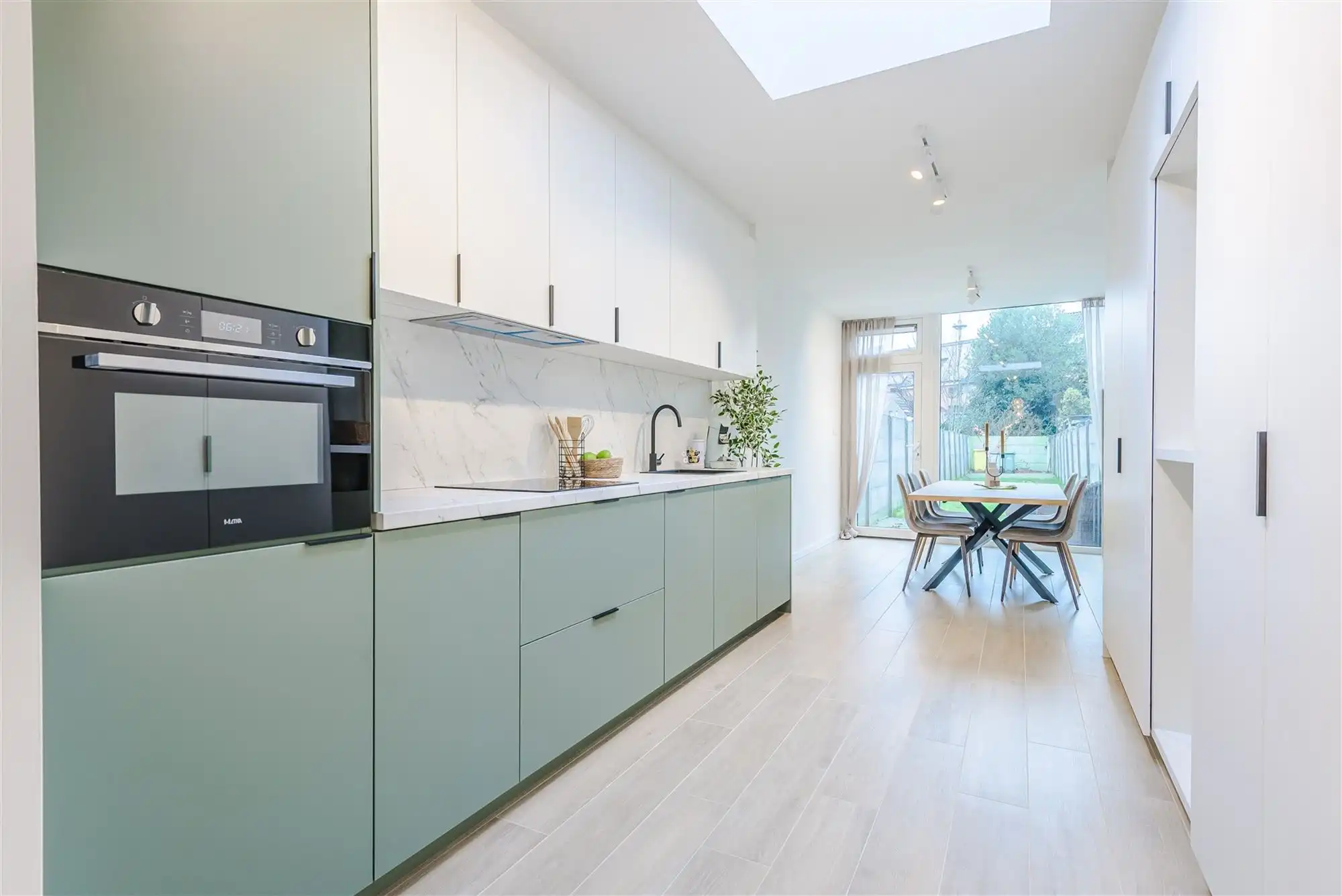 uniek gerenoveerde stadswoning met 4 slks en tuin foto 8