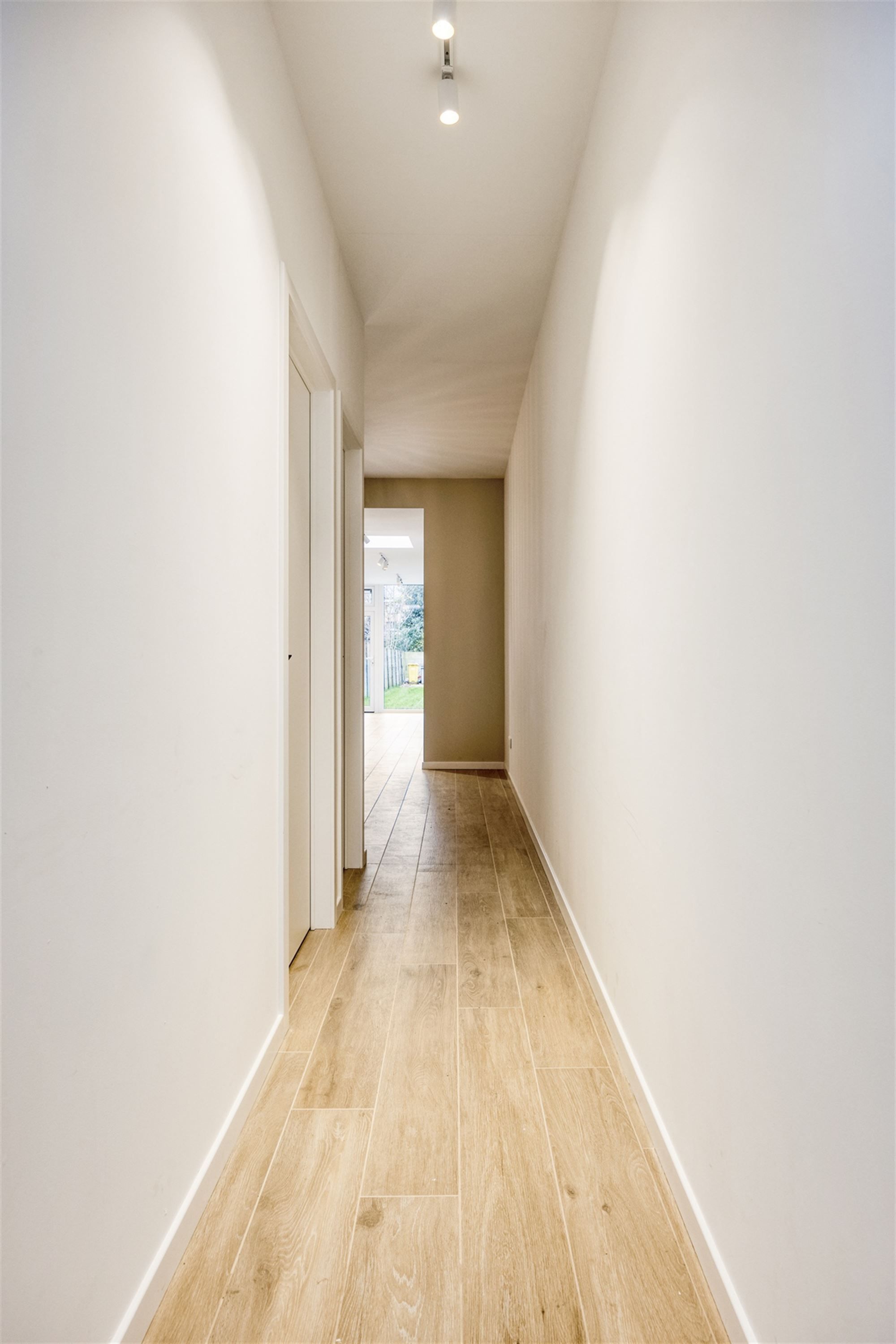 uniek gerenoveerde stadswoning met 4 slks en tuin foto 8