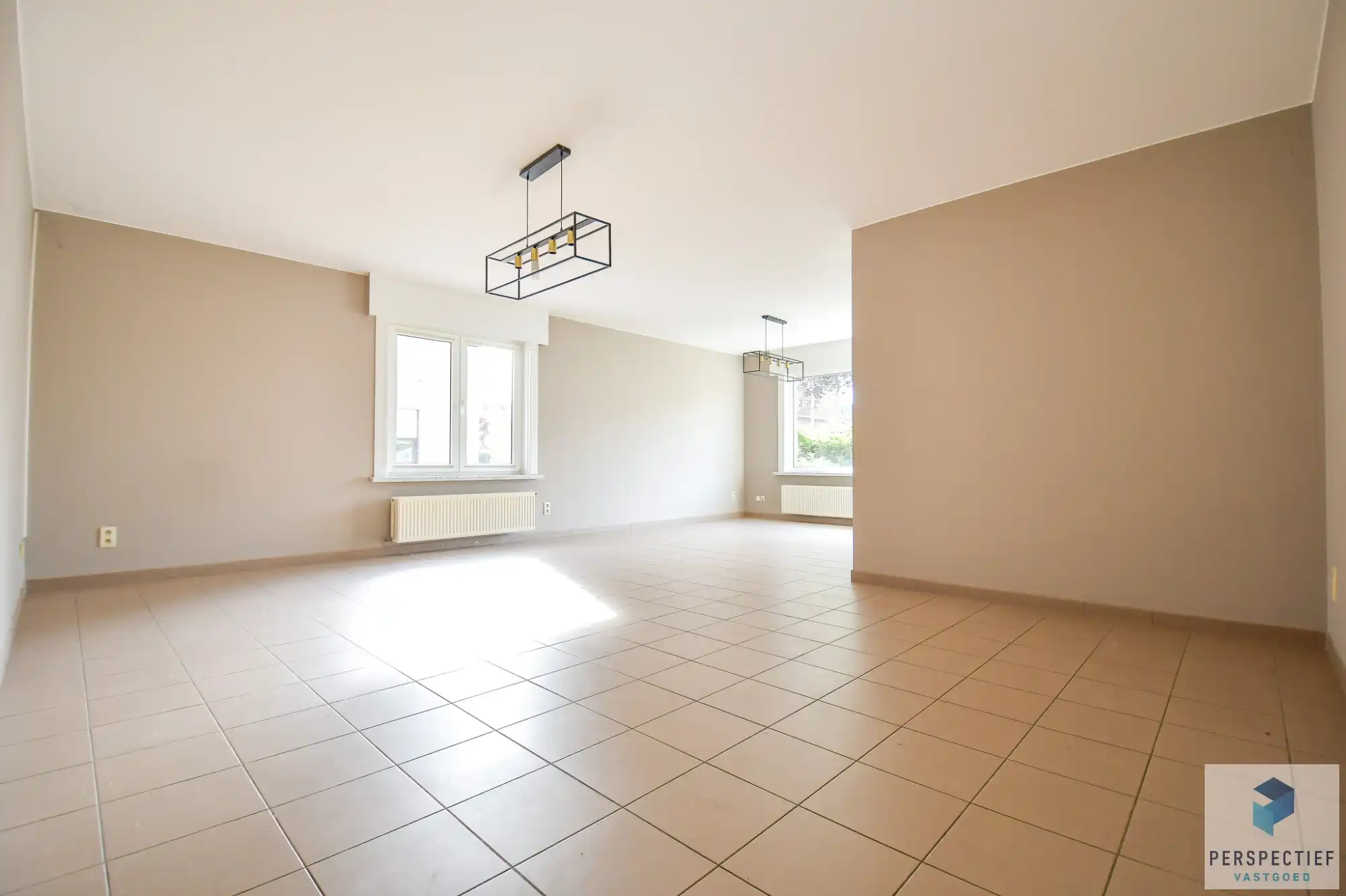 Instapklare GROTE (227m²) halfopen bebouwing (BJ 2001) met 4 slpks, dubbele garage & tuin foto 5