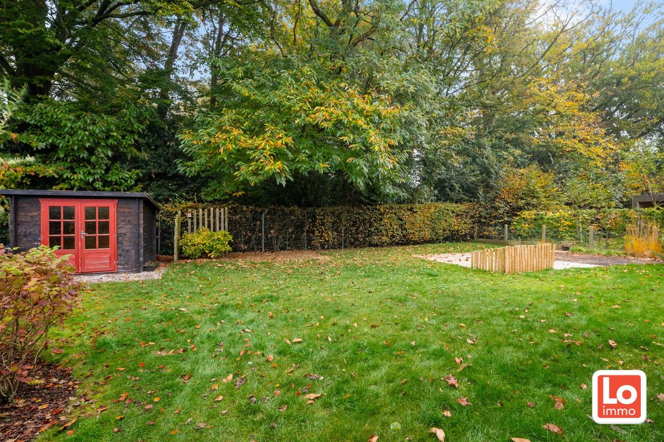 VERKOCHT!! Te renoveren ruime alleenstaande woning met inpandige garage op een top locatie in hartje Lochristi! foto 2