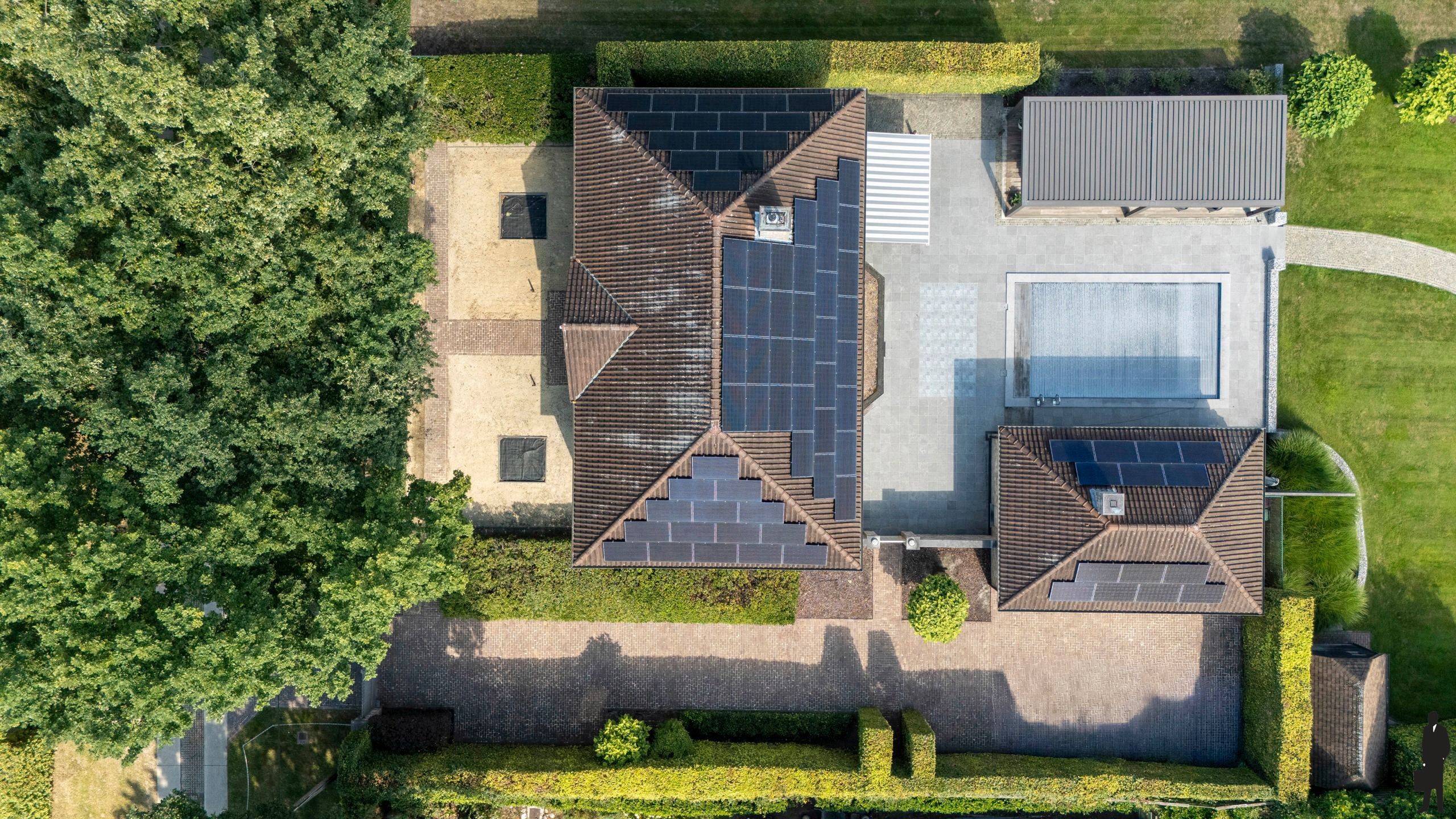 Uitzonderlijk gelegen, recente villa op domein van ca. 2ha  foto 4