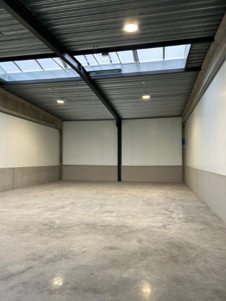 Nieuwbouw KMO-unit – 180 m² magazijn met 2 parkeerplaatsen foto 4