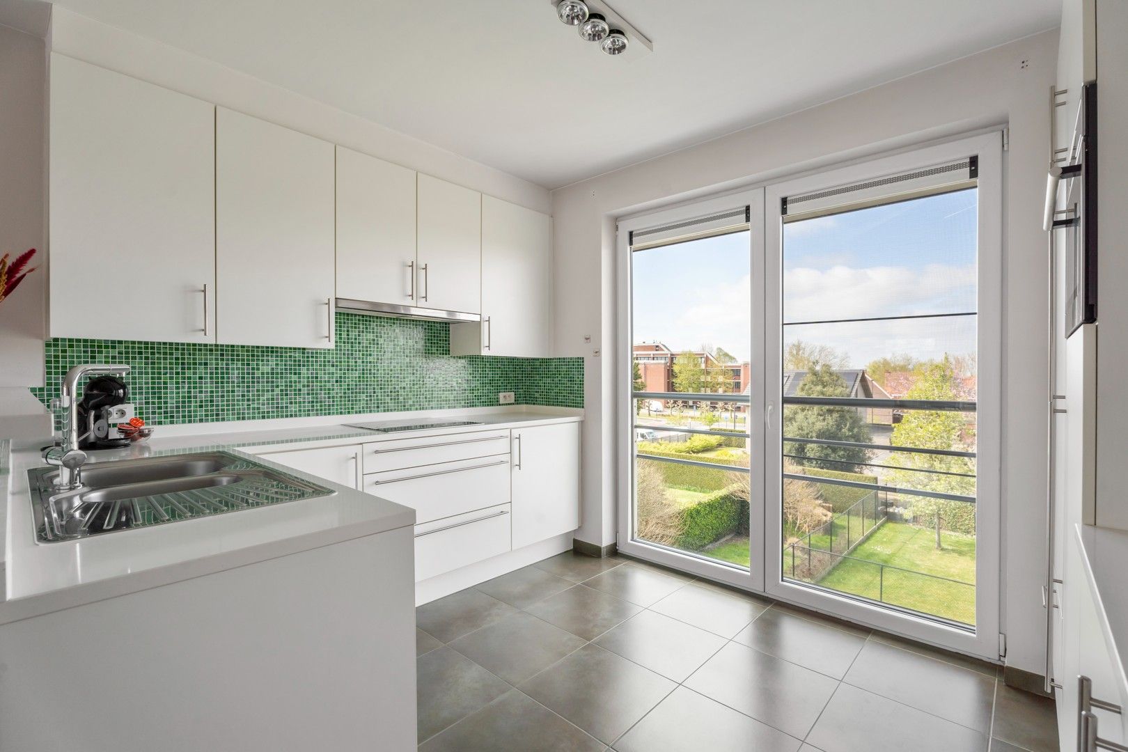 Recent appartement met twee slaapkamers en zonneterras op wandelafstand van centrum Tielt! foto 6