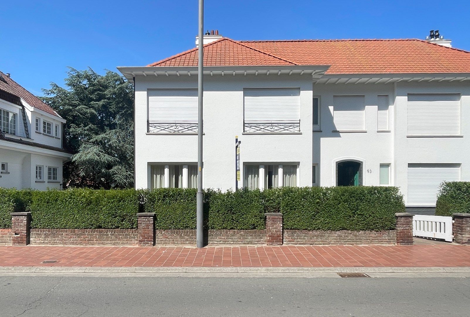 Zeer verzorgd en zonnig hoekappartement, rustig gelegen in de Koningslaan, vlakbij de winkels en de dijk. Incl. garage én staanplaats. foto 24