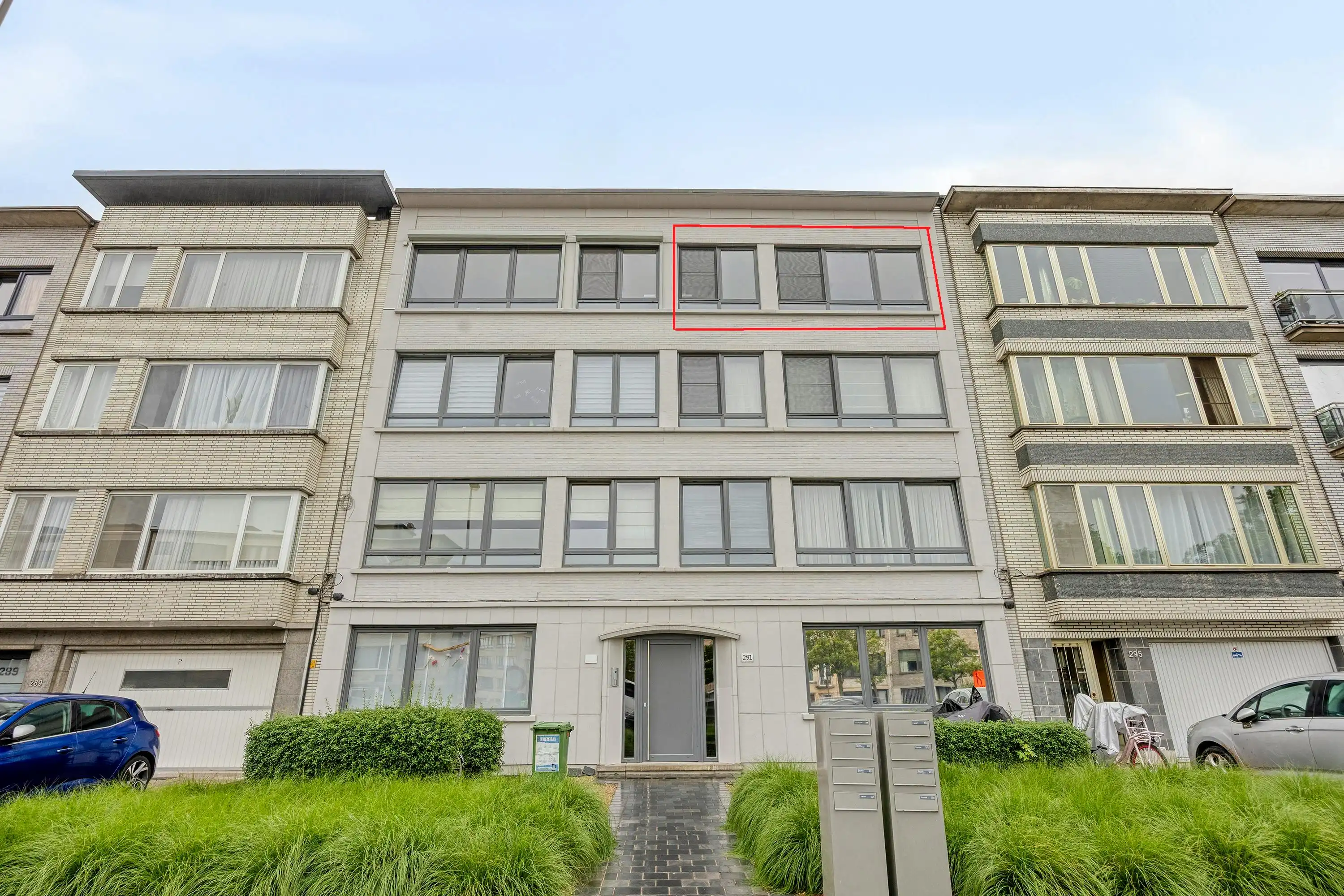 Lichtrijk appartement met 2 slaapkamers te koop in Merksem foto {{pictureIndex}}