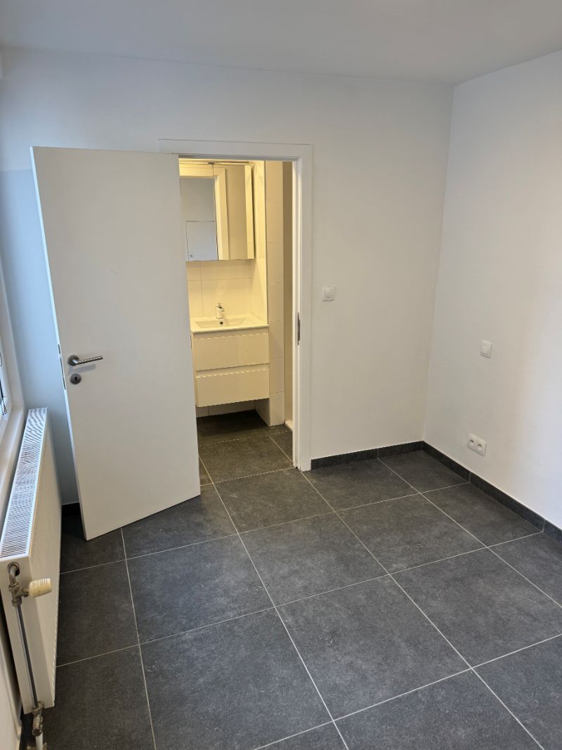 Volledig gerenoveerd  1-slaapkamerappartment foto 13
